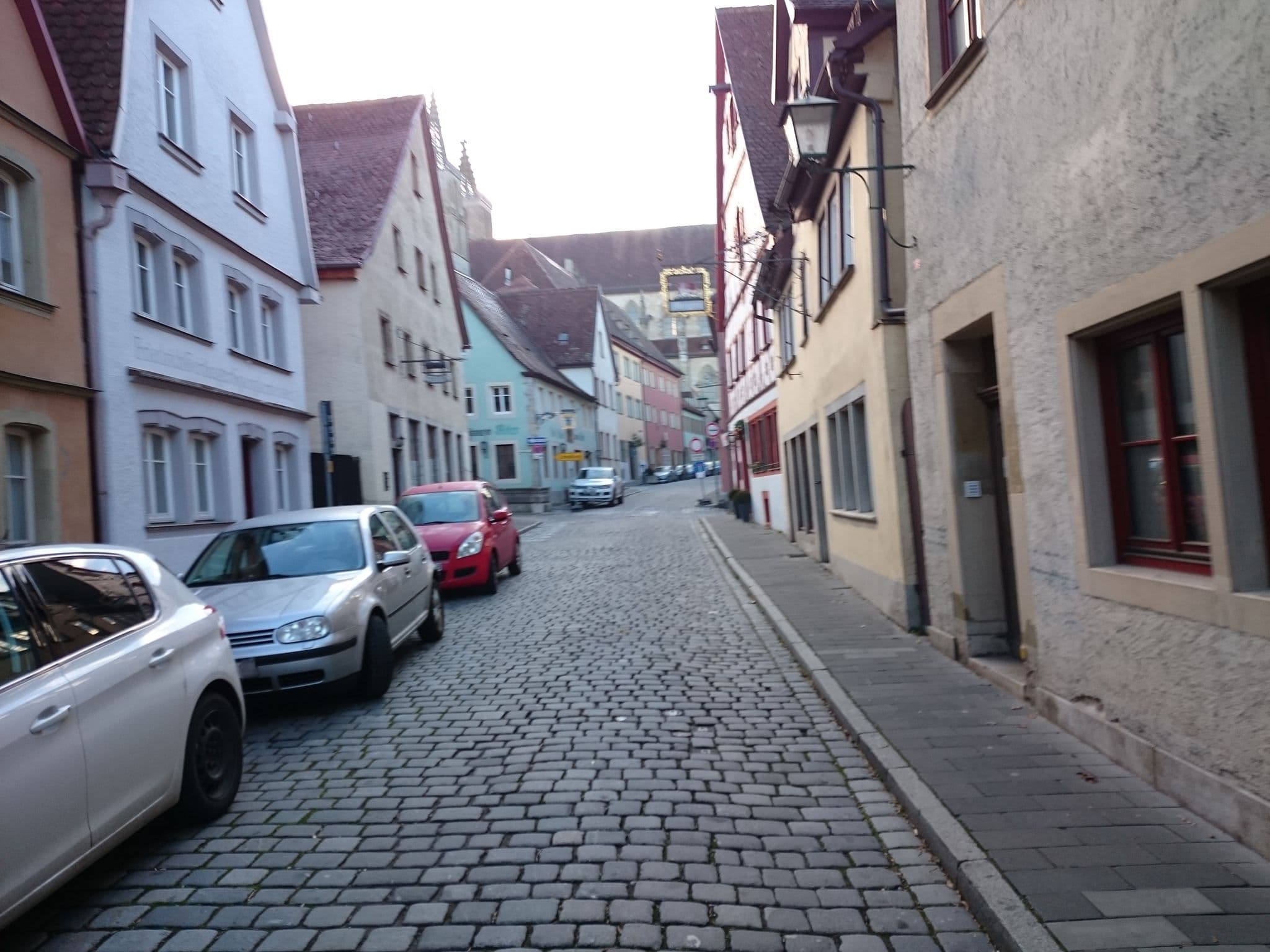 Street view near Hotel Schwarzer Adler, Rothenburg ob der Tauber — © rosty (CC BY-SA · Mapillary)