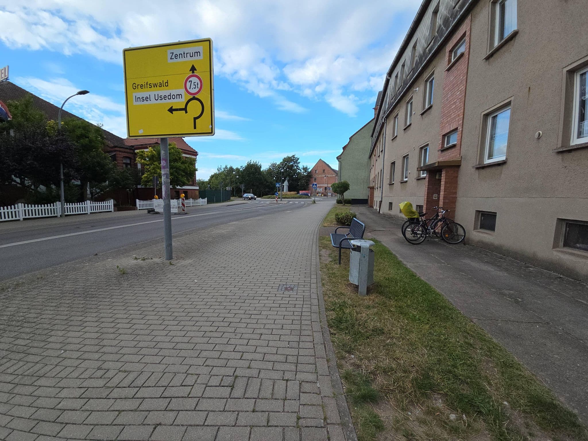 Street view near Am Stadtwall, Anklam — © jacobbraeutigam (CC BY-SA · Mapillary)