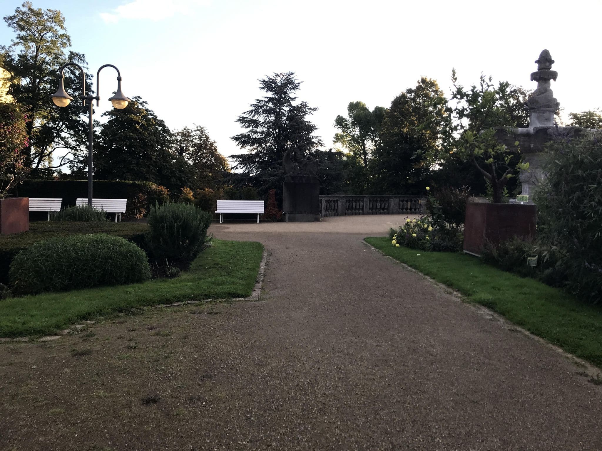Street view near Kurparkhotel, Bad Dürkheim — © miguel_andrade (CC BY-SA · Mapillary)
