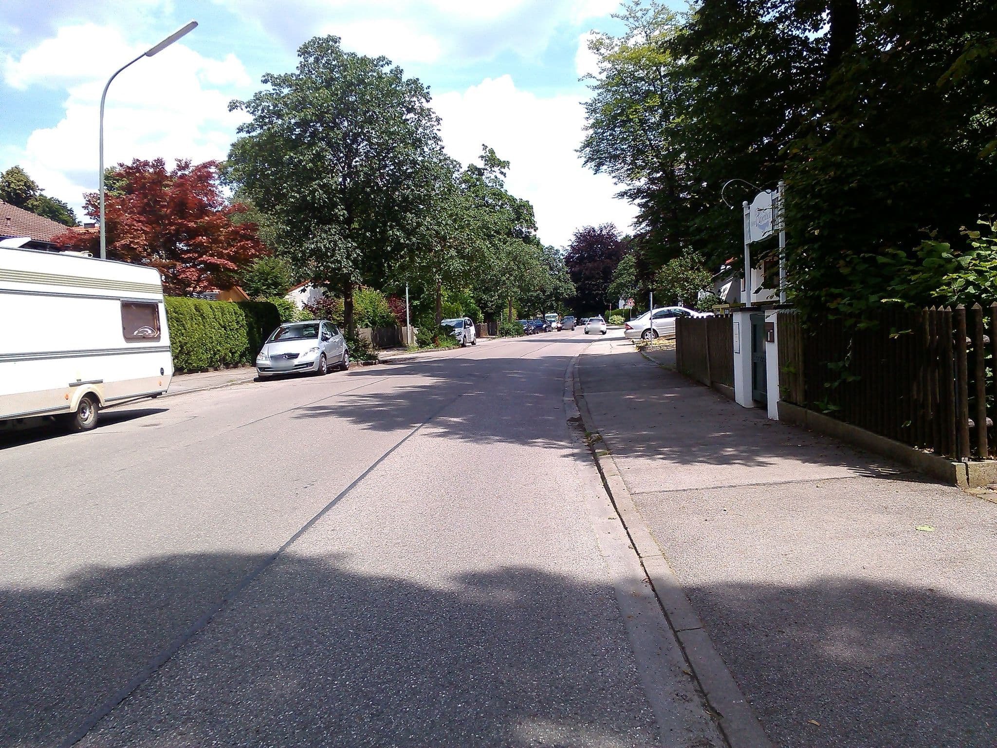 Street view near Hotel Alpenhof, Gauting — © maturion (CC BY-SA · Mapillary)