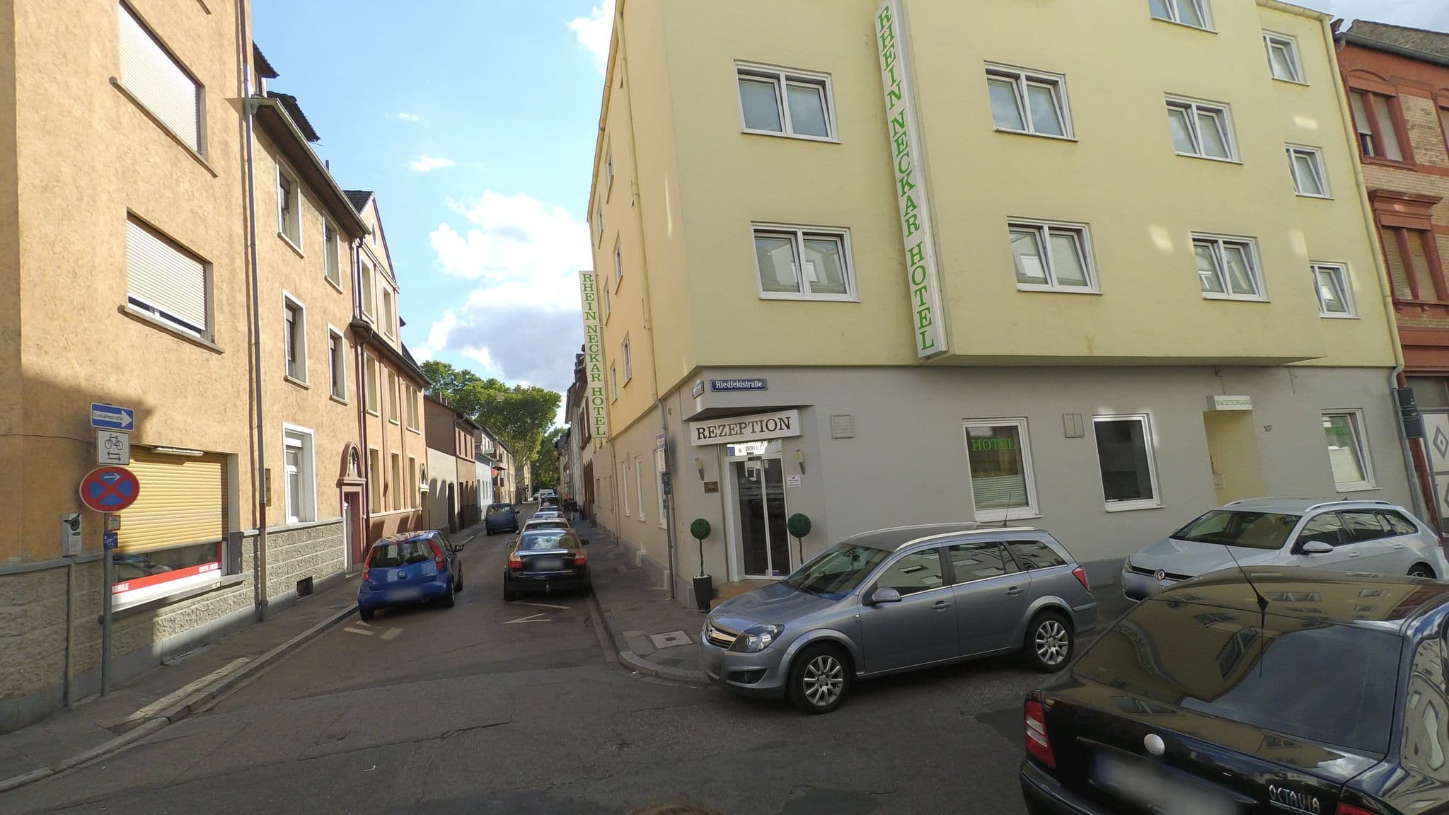 Street view near Rhein Neckar Hotel, Mannheim — © wegavision (CC BY-SA · Mapillary)