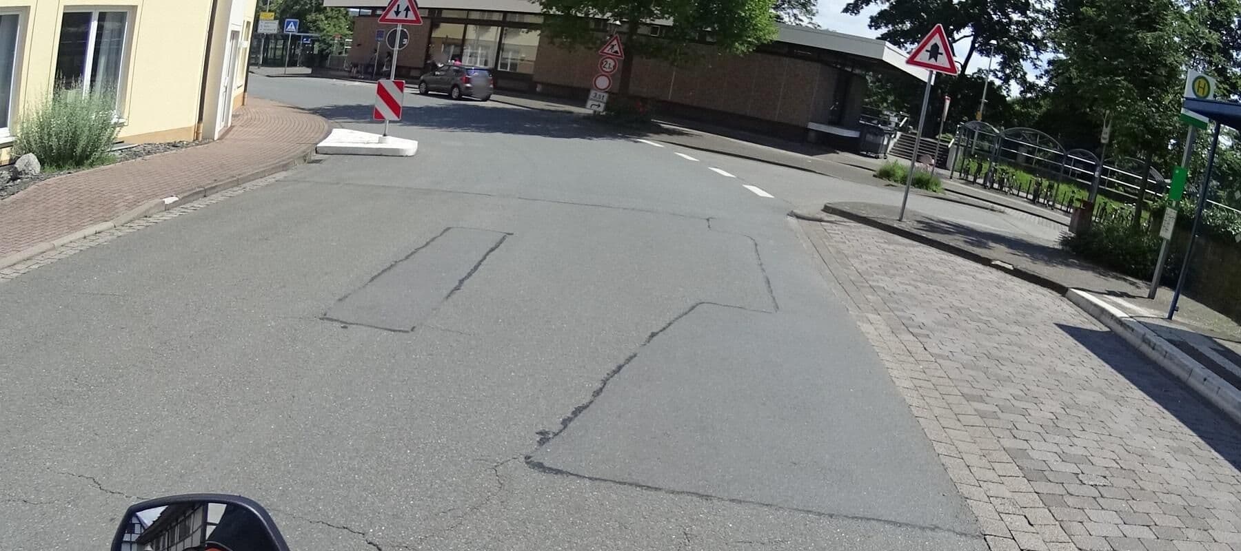 Street view near Hotel Stadt Höxter, Höxter — © klausx (CC BY-SA · Mapillary)