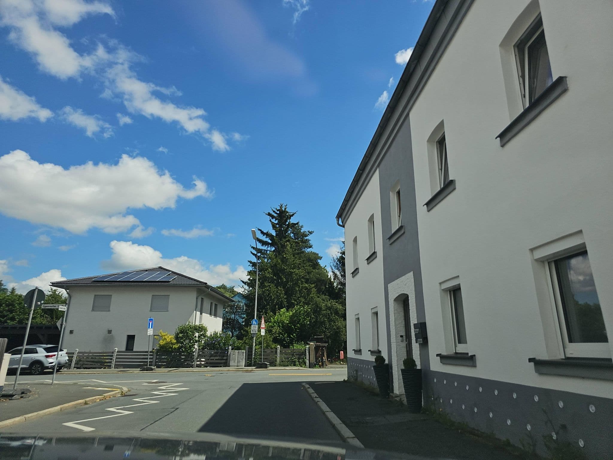 Street view near Hotel Munzert, Hof — © PantheraLeo1359531 (CC BY-SA · Mapillary)