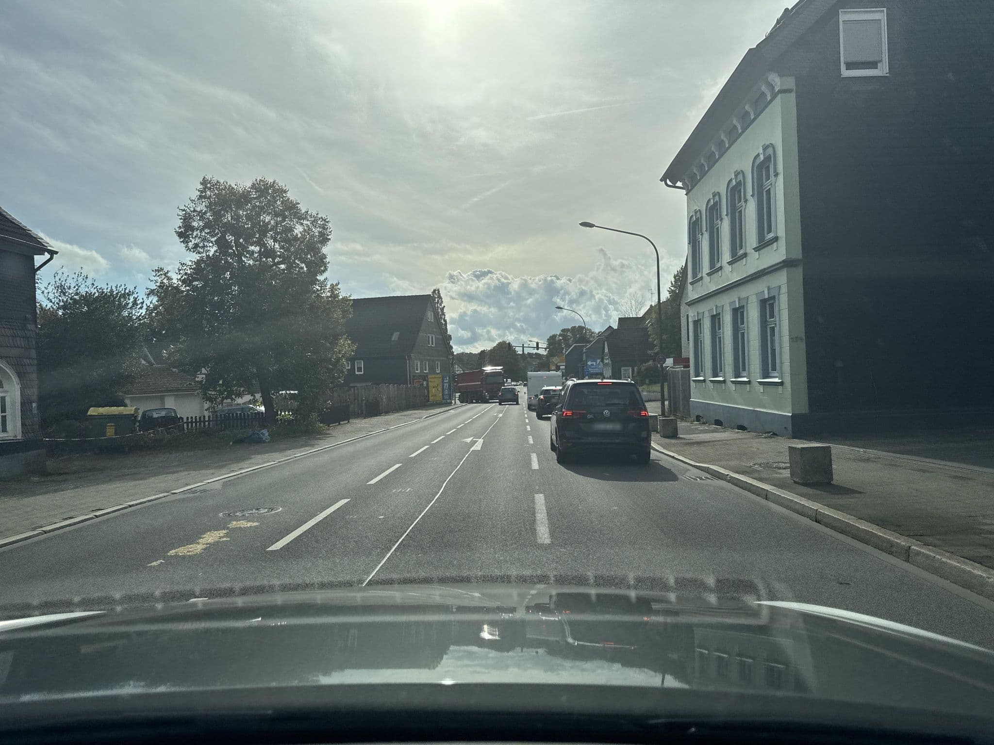 Street view near Hotel Restaurant Drosten, Wermelskirchen — © endradon (CC BY-SA · Mapillary)