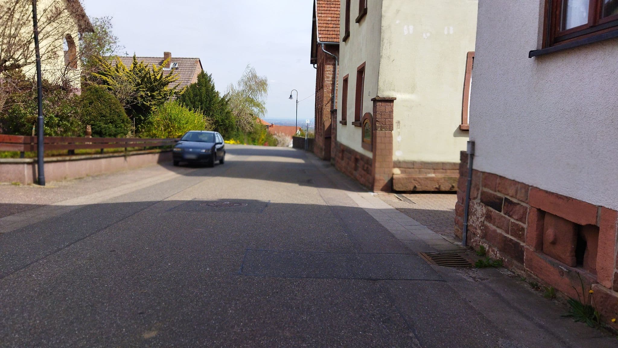 Street view near Gästehaus Klein, Rhodt unter Rietburg — © changchun1 (CC BY-SA · Mapillary)