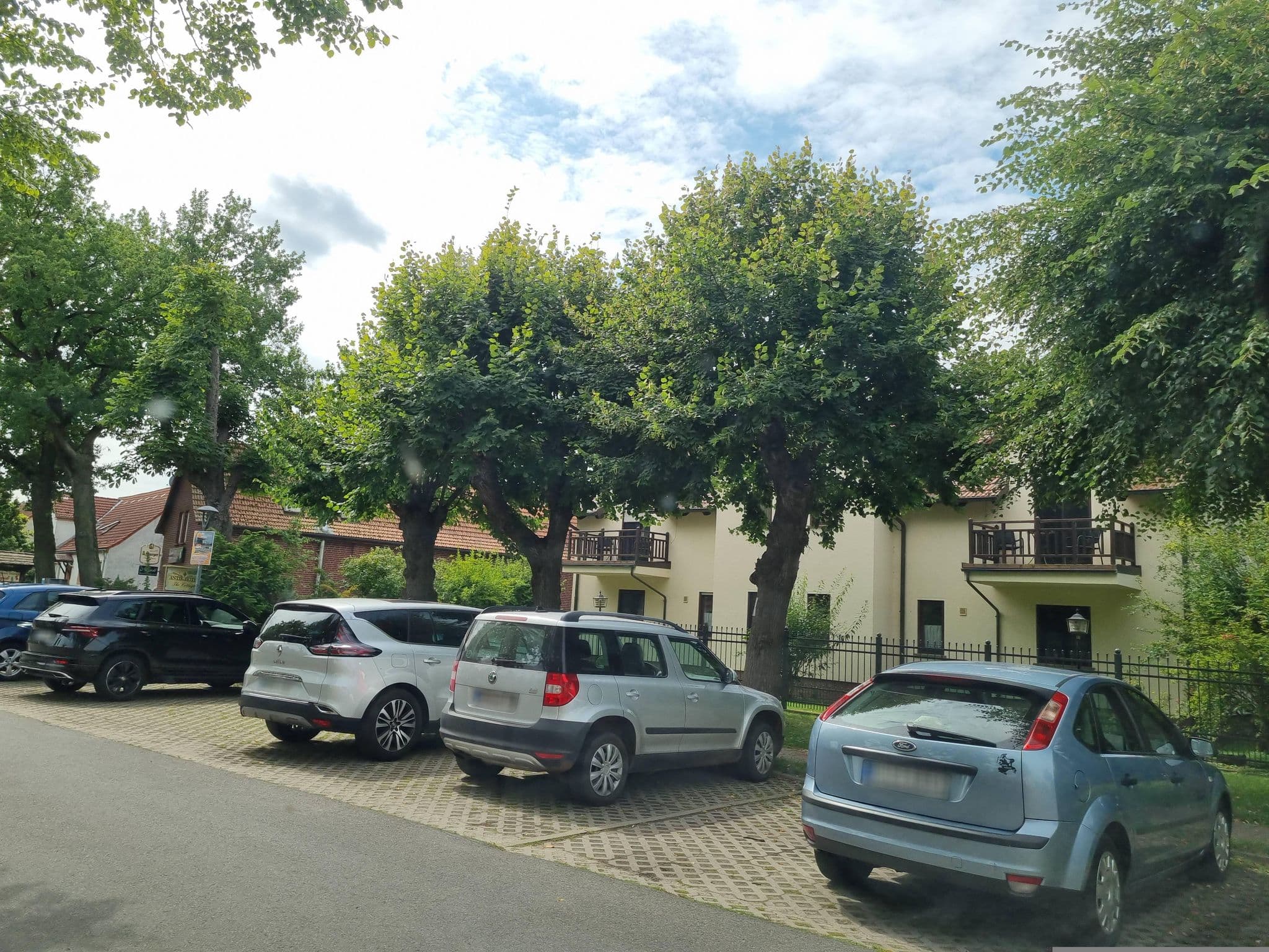 Street view near The Cottage Antik-Hotel, Rathenow — © dsmm (CC BY-SA · Mapillary)