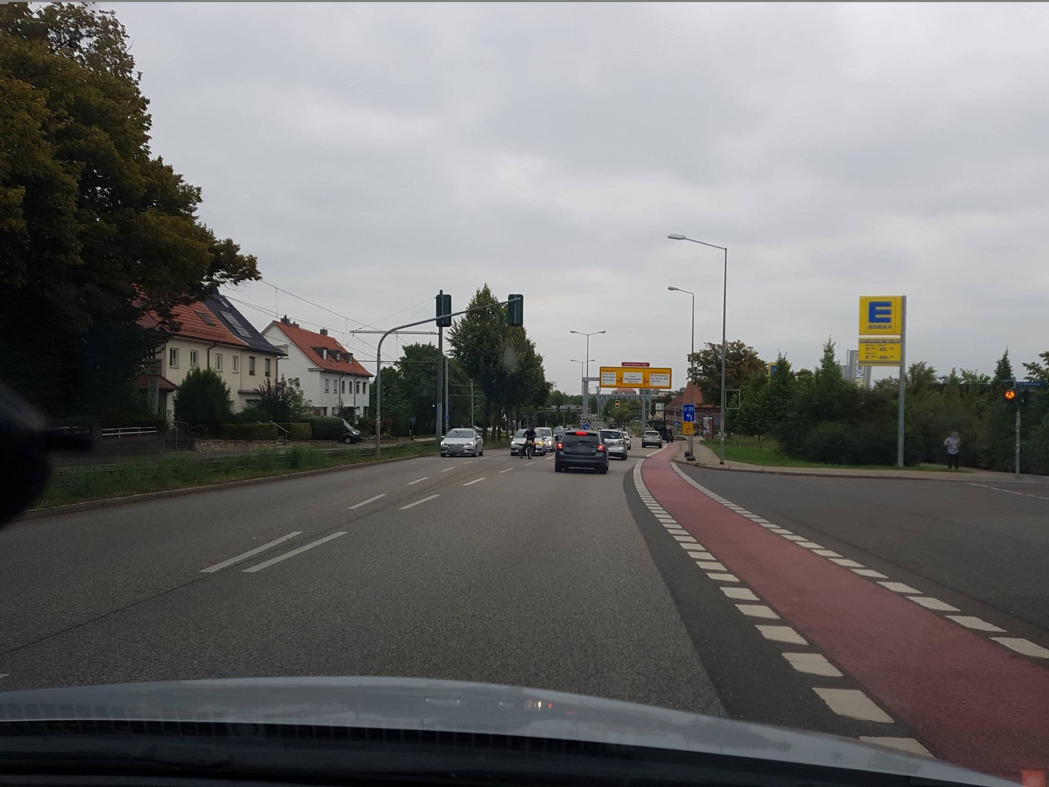 Street view near Hotel & Restaurant Gartenstadt, Erfurt — © BerndGo64 (CC BY-SA · Mapillary)