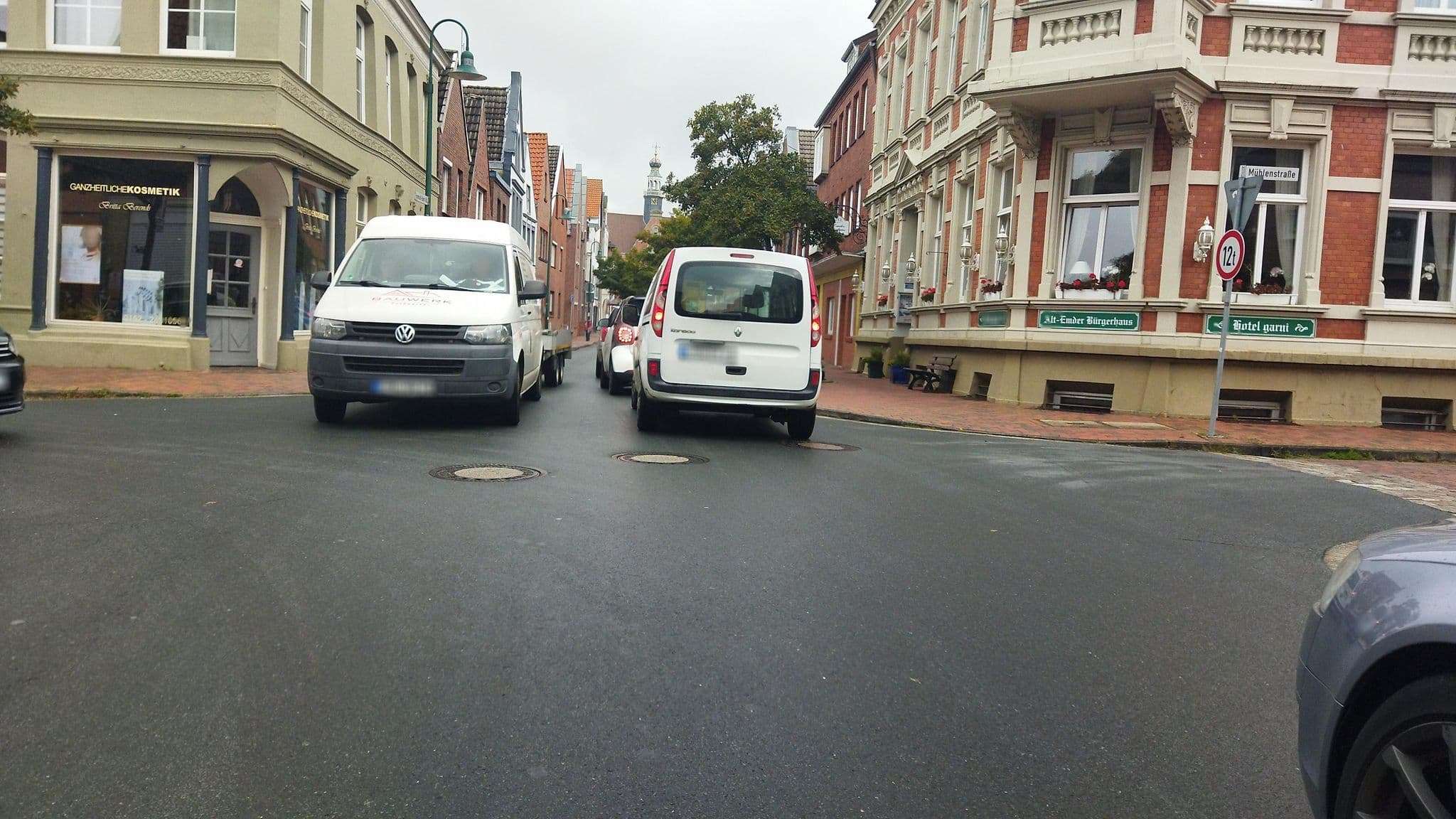 Street view near Alt Emder Bürgerhaus, Emden — © changchun1 (CC BY-SA · Mapillary)