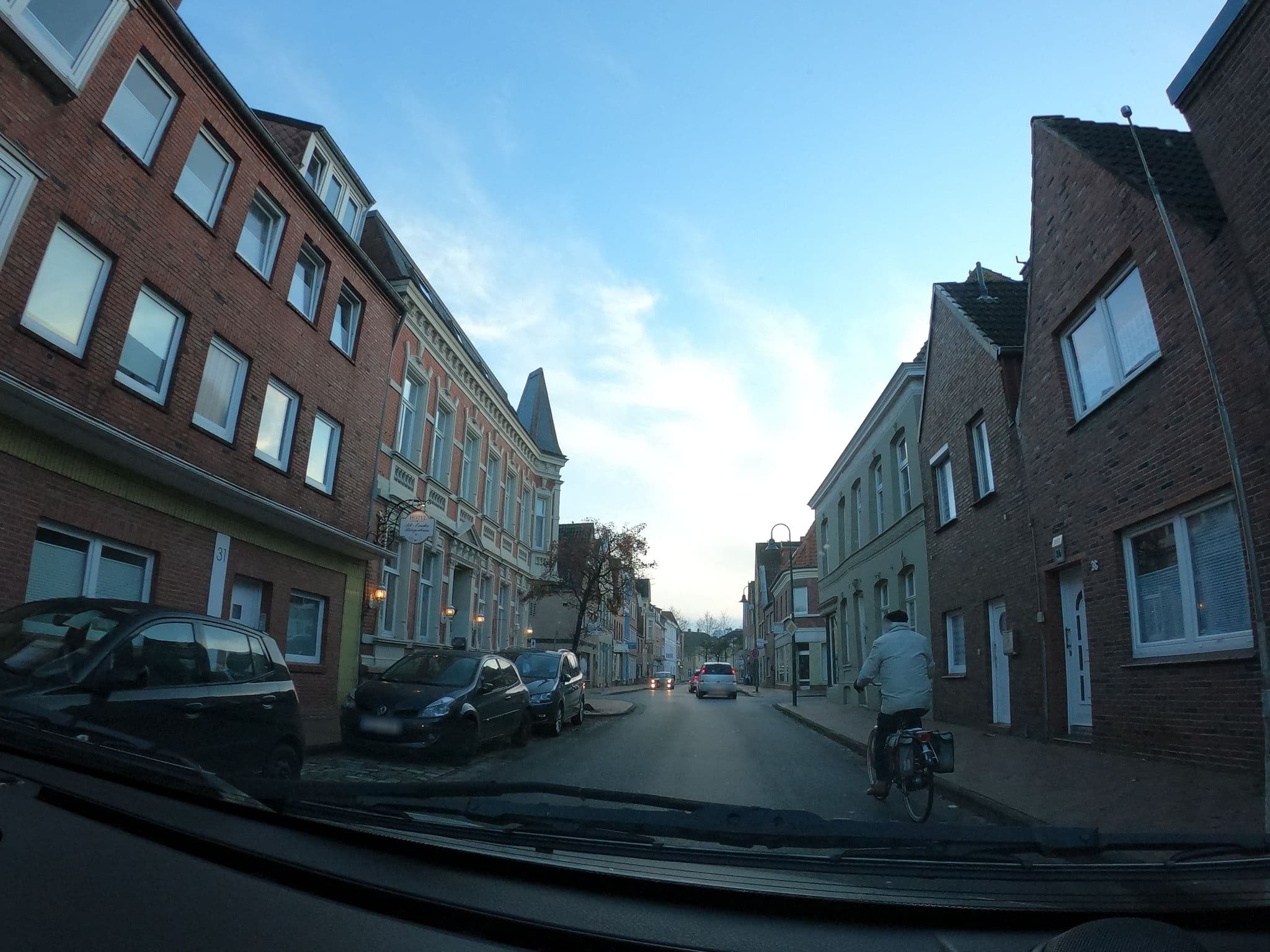 Street view near Dat Lüttje Huus, Emden — © 2ce5345 (CC BY-SA · Mapillary)