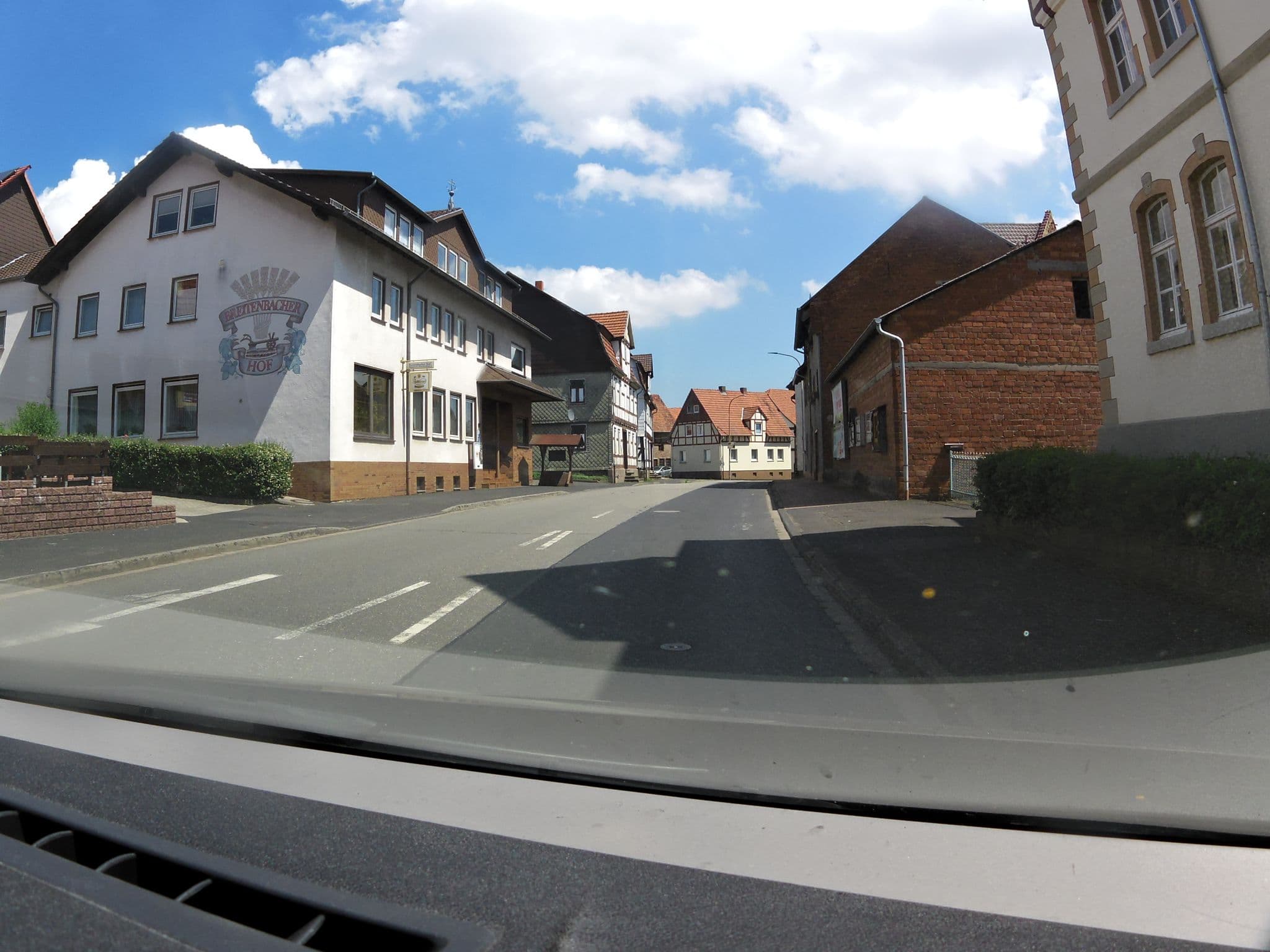 Street view near Landgasthaus Breitenbacher Hof, Breitenbach — © zoegglmeyr1 (CC BY-SA · Mapillary)