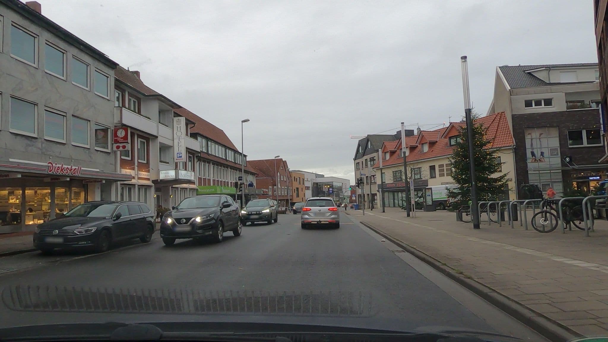 Street view near Schäfers Hotel, Cloppenburg — © jmsbert (CC BY-SA · Mapillary)