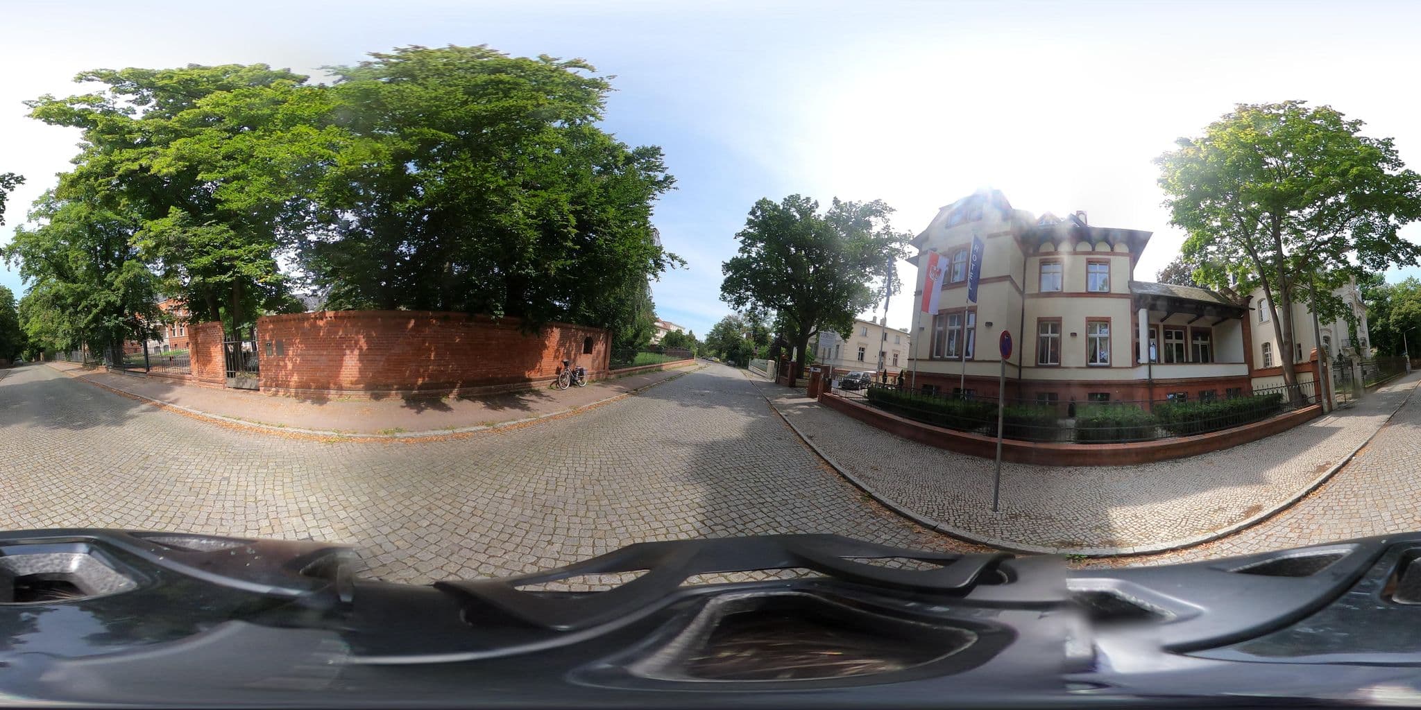 Street view near Villa Monte Vino, Potsdam — © Till_btn (CC BY-SA · Mapillary)