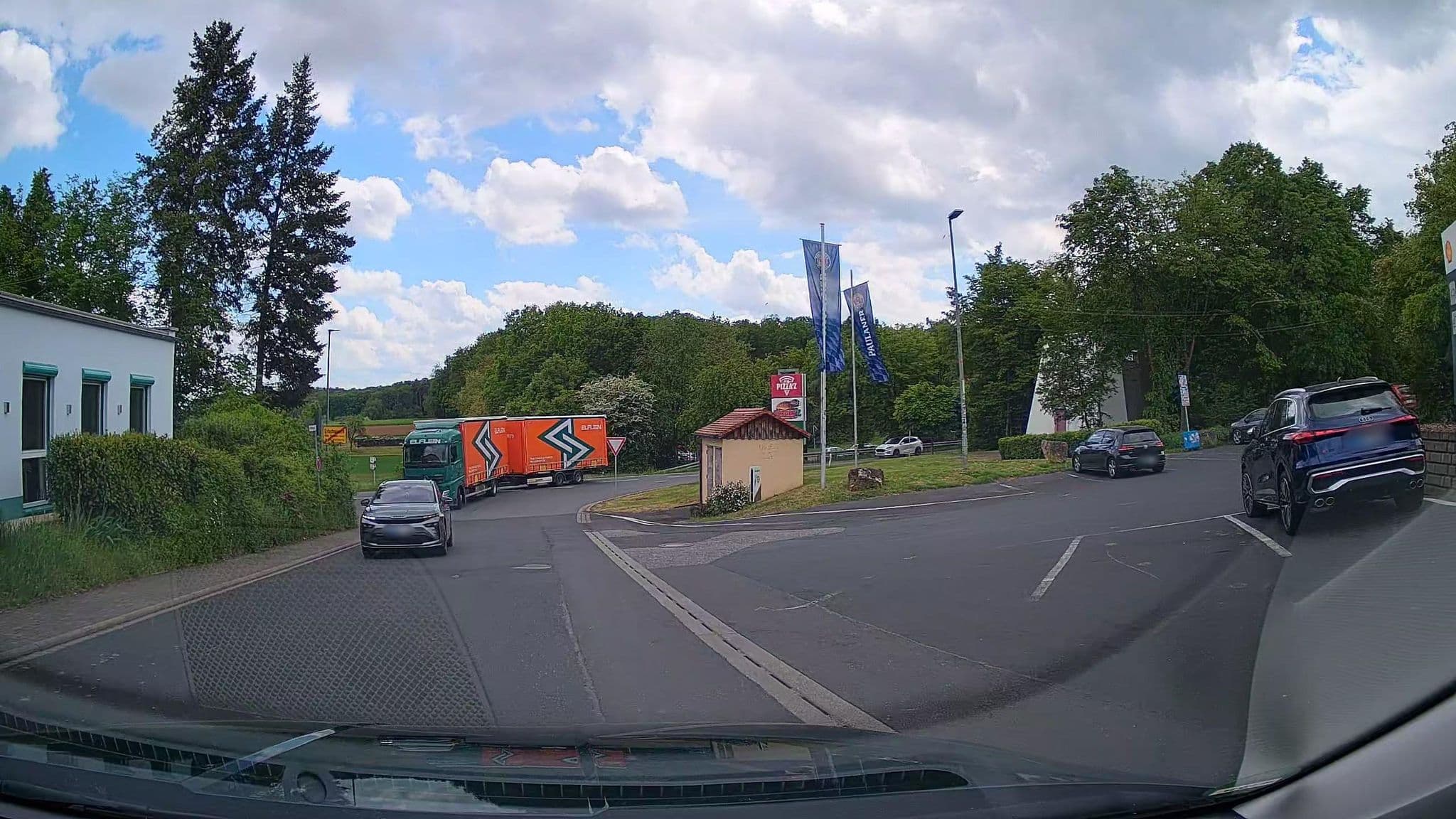 Street view near Am Wiesenweg, Bergtheim — © StefanS79 (CC BY-SA · Mapillary)