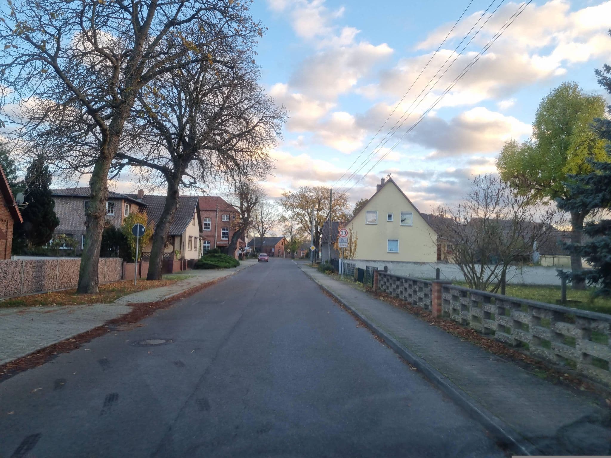 Street view near Fam. Mahn, Neu Zauche — © dsmm (CC BY-SA · Mapillary)