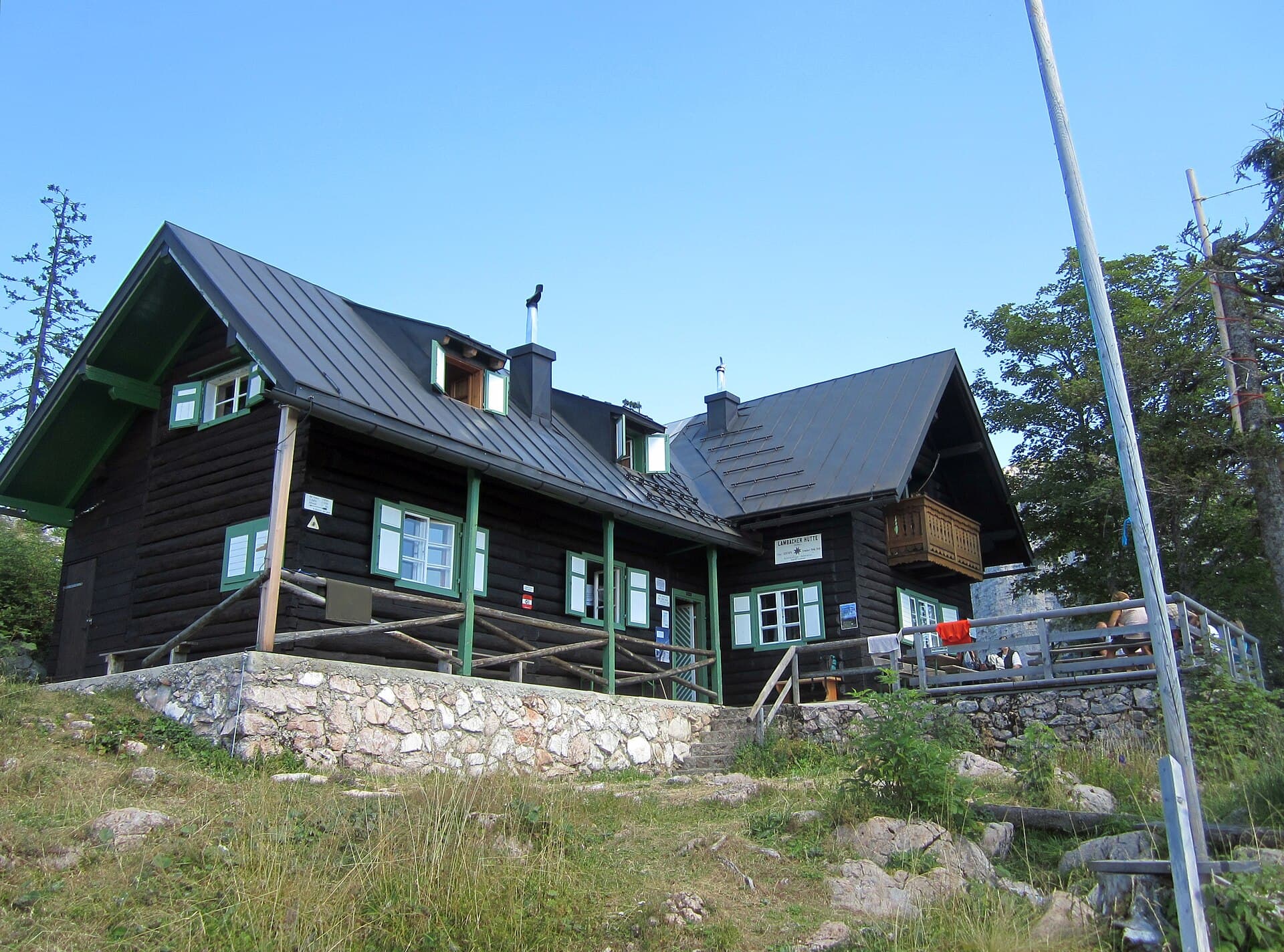 Lambacher Hütte (via Wikimedia Commons, CC BY-SA 4.0)