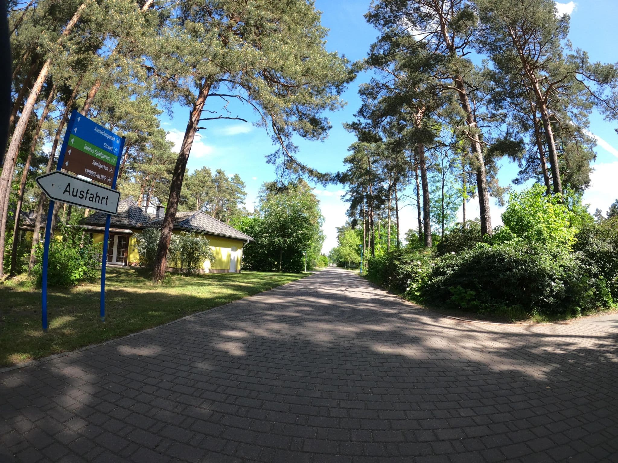 Street view near 128, Senftenberg — © masterofnoroad (CC BY-SA · Mapillary)