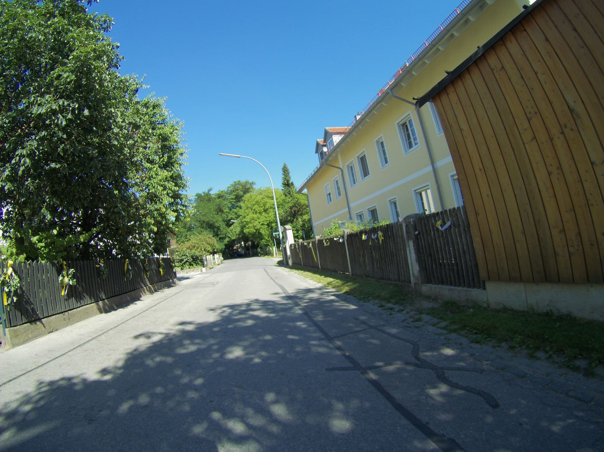 Street view near Gästehaus Mayerhofer, Freising — © mischl7 (CC BY-SA · Mapillary)