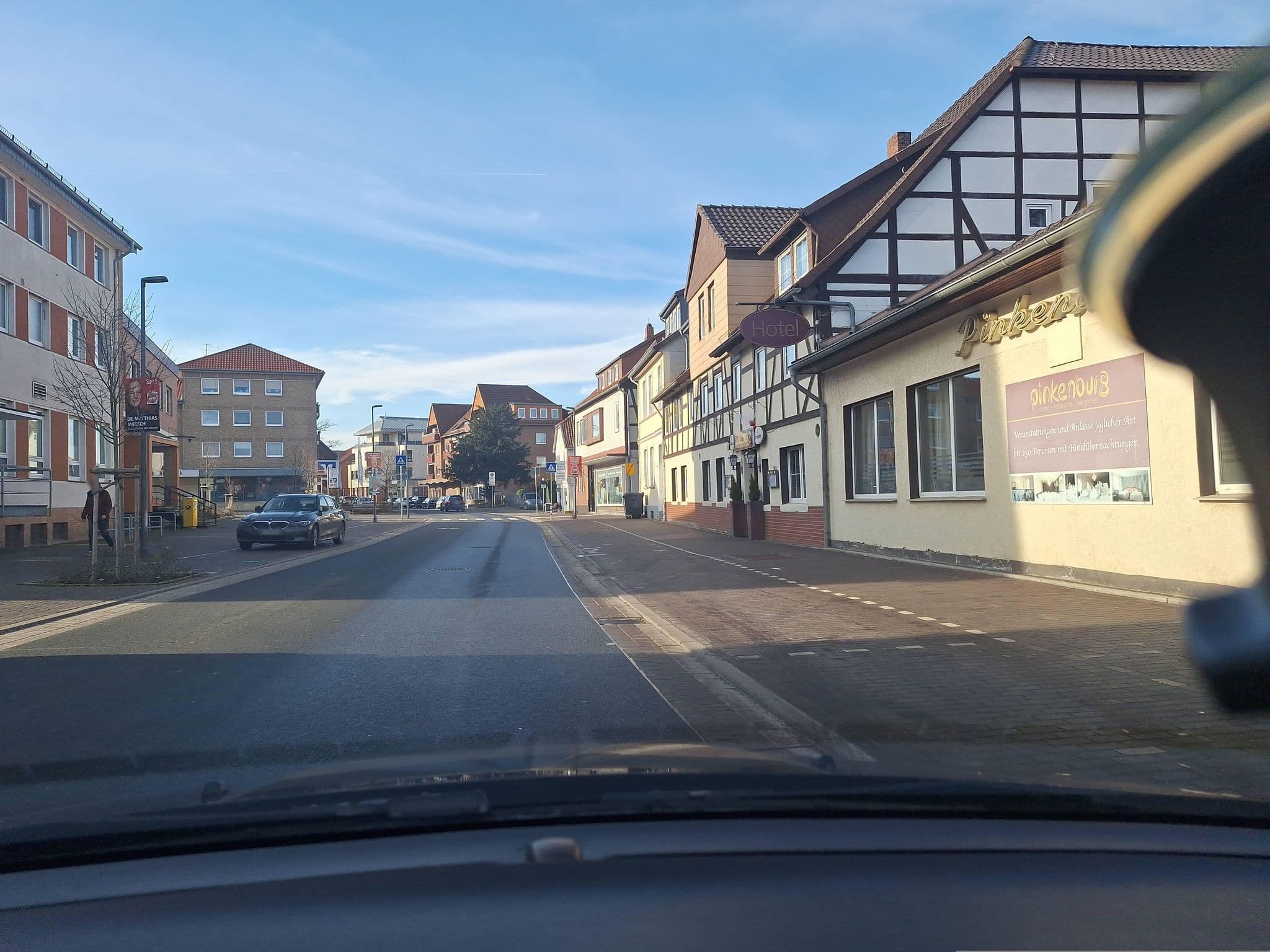 Street view near Hotel Restauant Pinkenburg, Wennigsen — © Langfahrer (CC BY-SA · Mapillary)