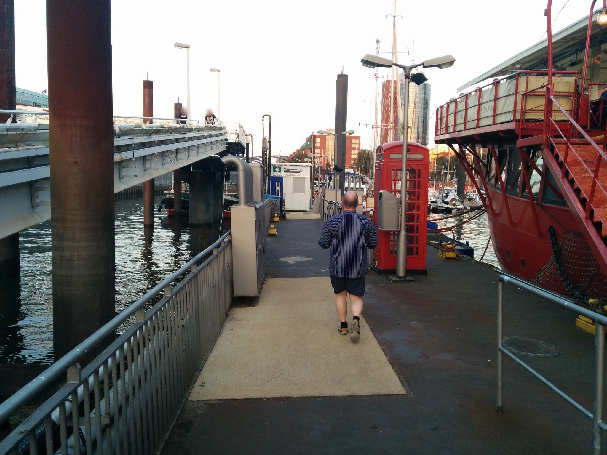 Street view near LV13 Feuerschiff Hotel, HafenCity — © cfbolz (CC BY-SA · Mapillary)