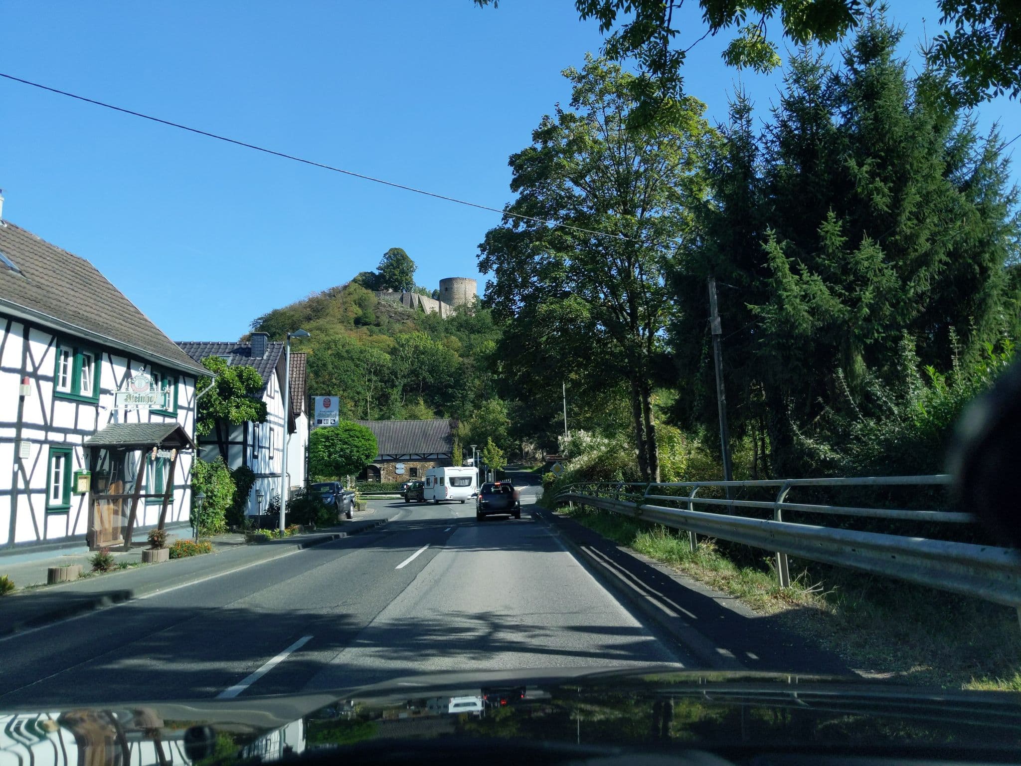 Street view near Gasthaus Steinhof -Pizza Capone-, Uckerath — © deleted_user (CC BY-SA · Mapillary)