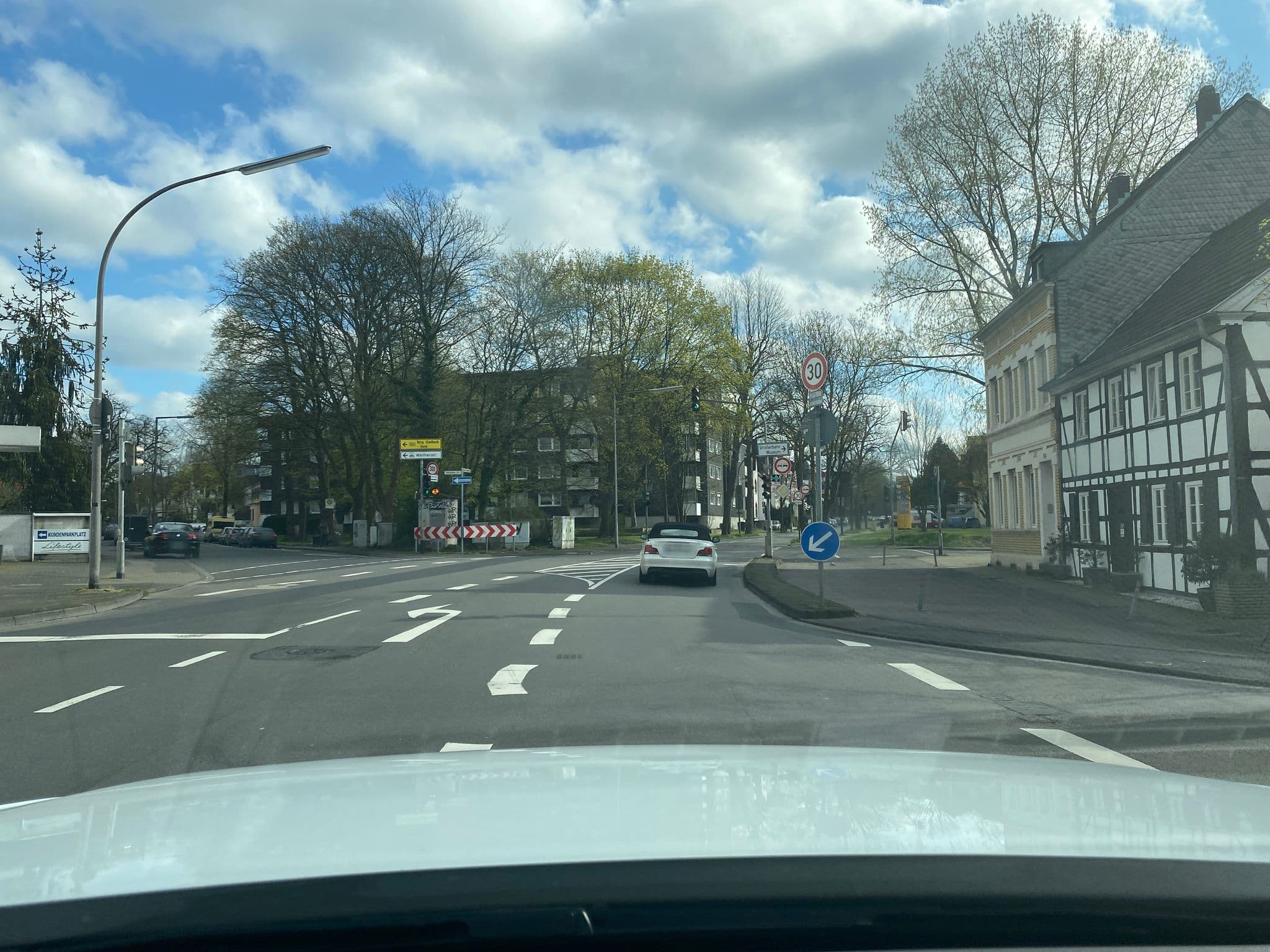 Street view near IHR Hotel Garni, Bergisch Gladbach — © wladimir (CC BY-SA · Mapillary)