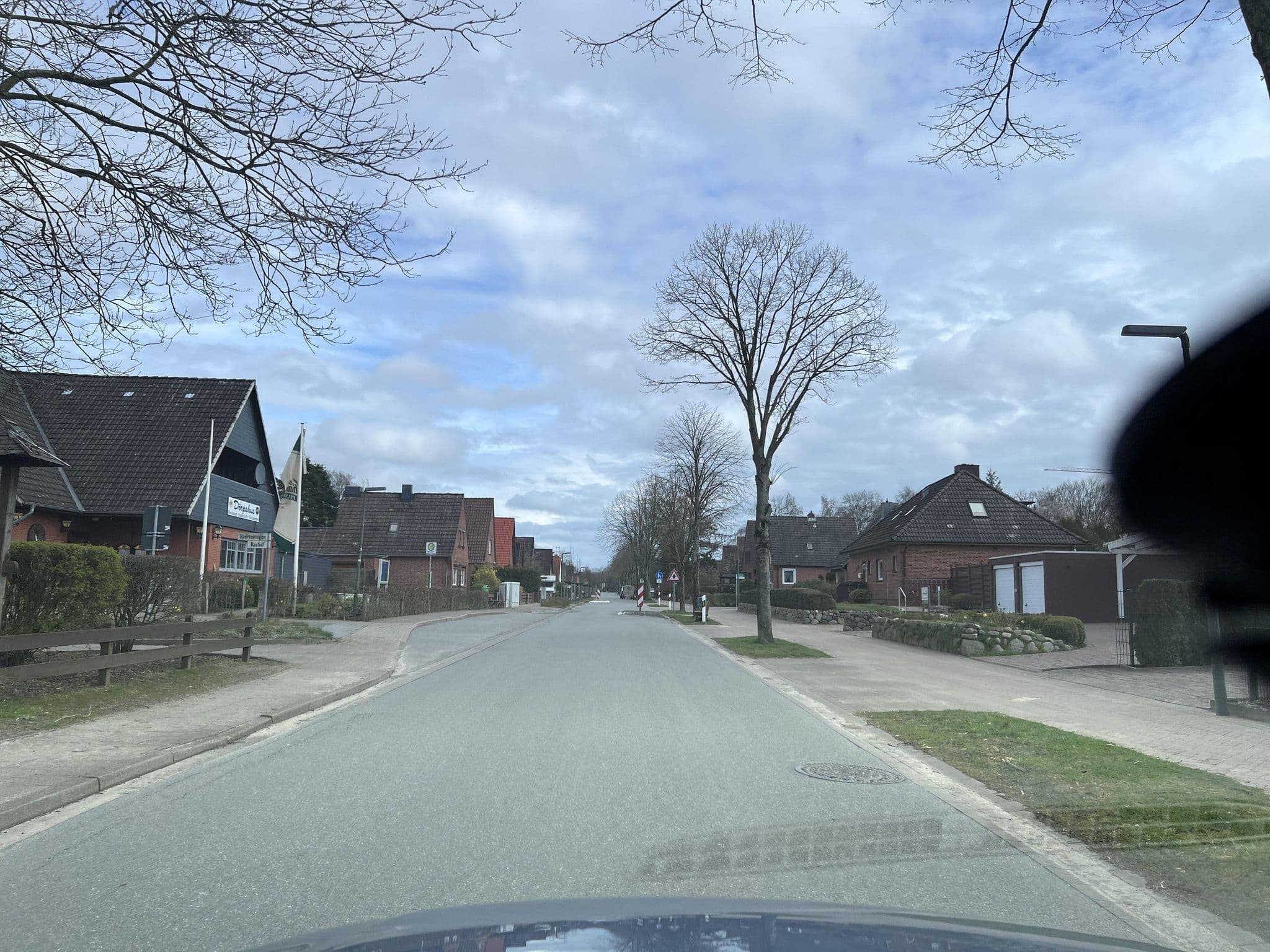 Street view near Gästehaus Yvonne, Lohe-Rickelshof — © robffm (CC BY-SA · Mapillary)