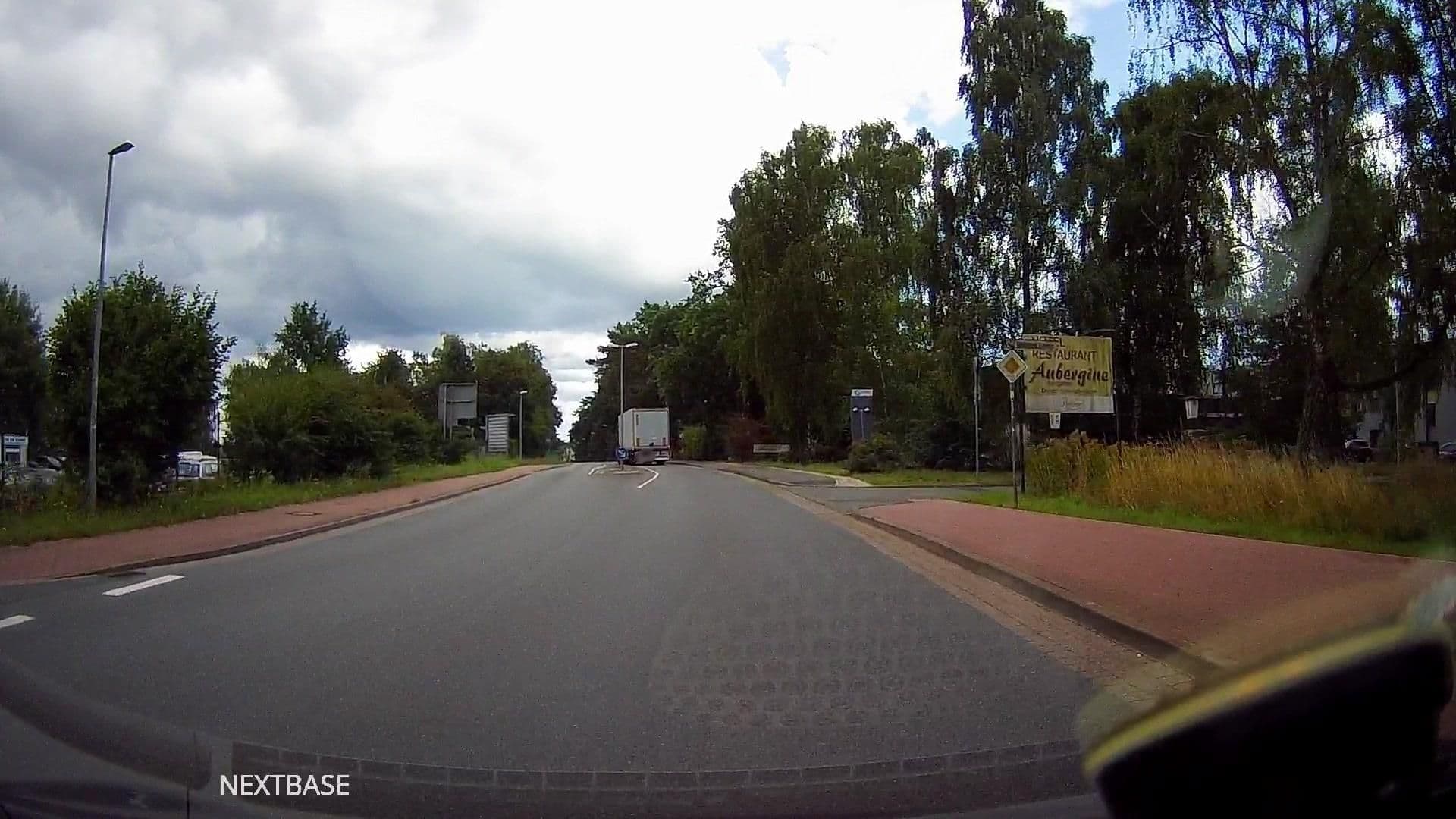 Street view near Handwerkerhotel Hannover, Garbsen — © derlipper (CC BY-SA · Mapillary)