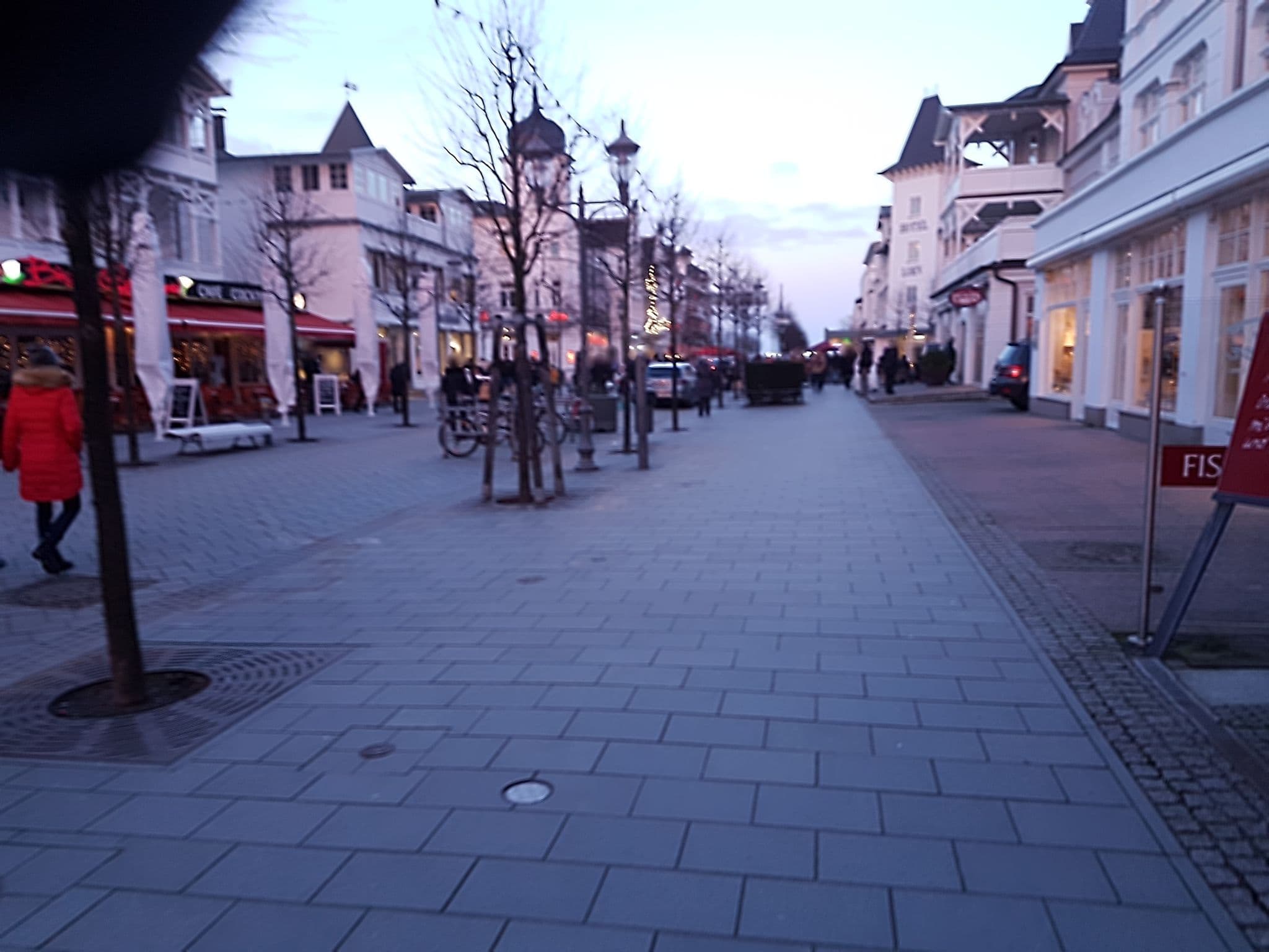 Street view near Villa Vesta, Ostseebad Binz — © changchun1 (CC BY-SA · Mapillary)