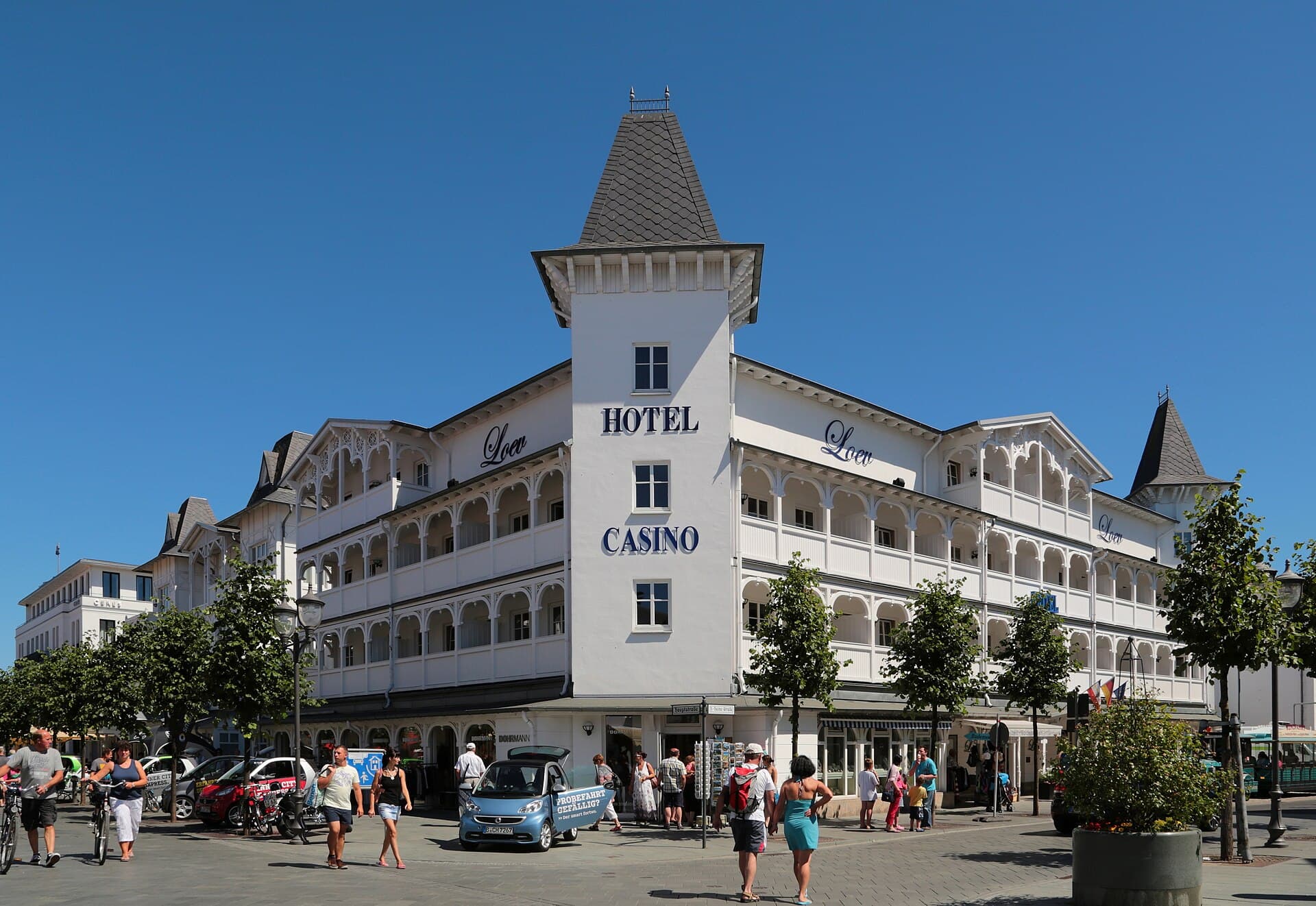 Loev Hotel Rügen (via Wikimedia Commons, CC BY-SA 3.0)