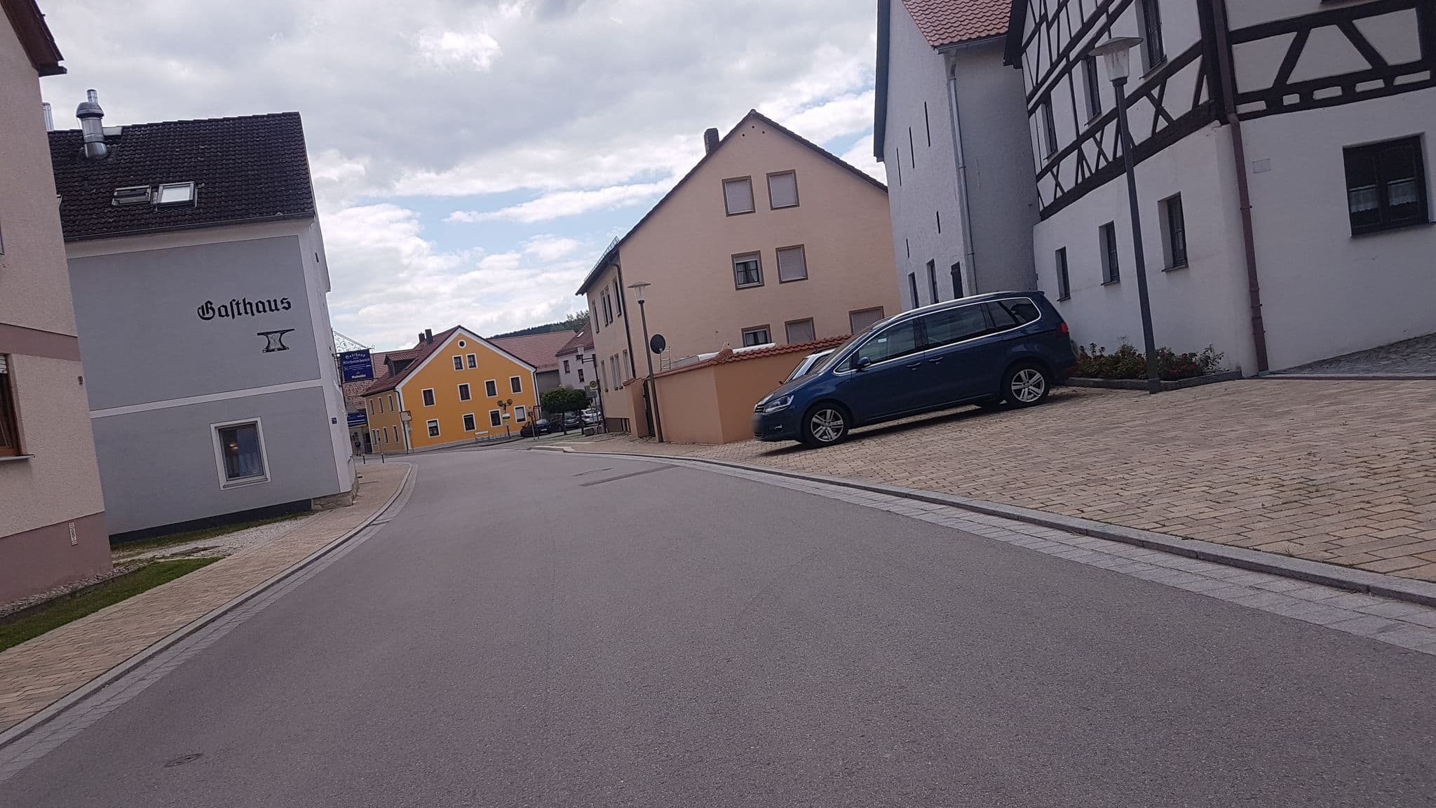 Street view near Gasthof zum Kirchenschmied, Solnhofen — © changchun1 (CC BY-SA · Mapillary)