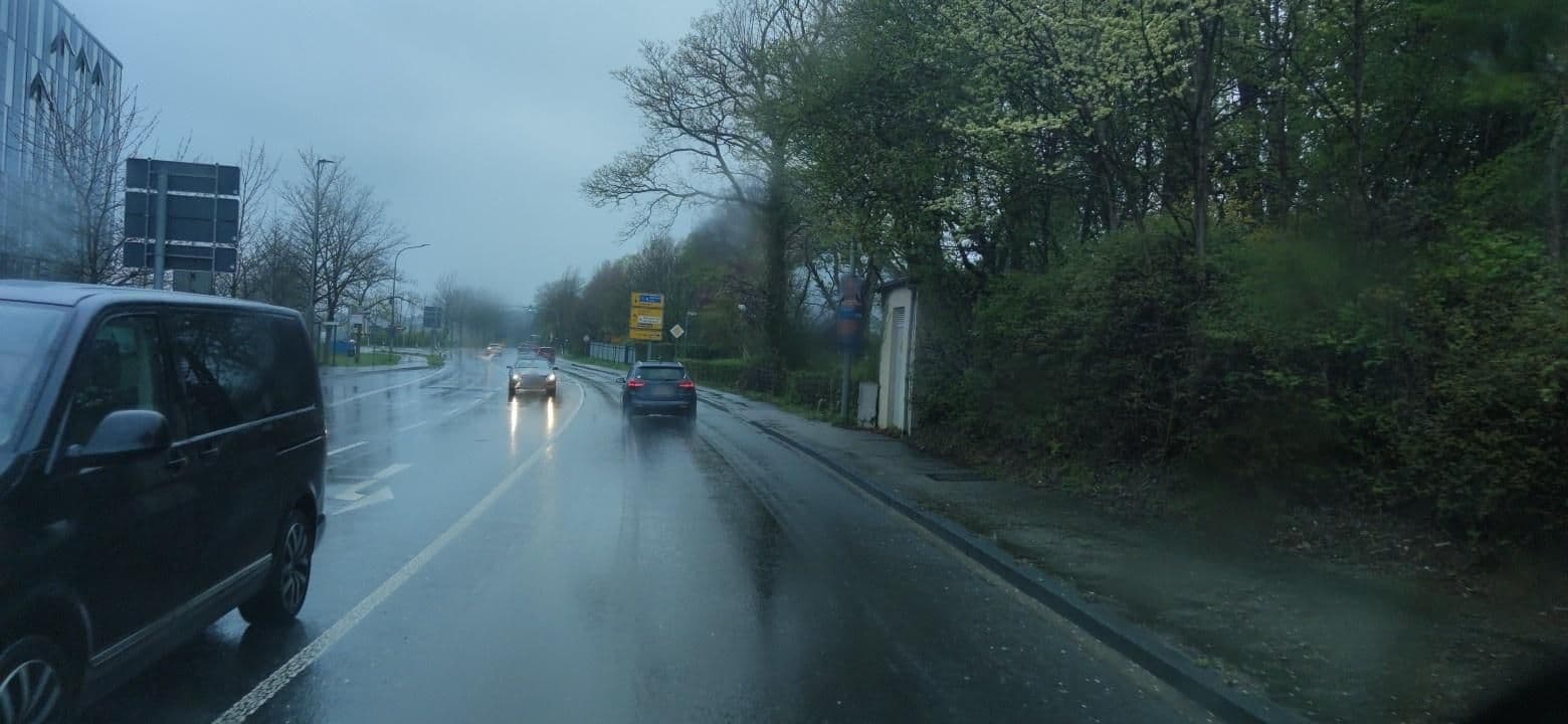 Street view near Wyndham Garden Hotel Düsseldorf Mettmann, Mettmann — © LouCipher (CC BY-SA · Mapillary)