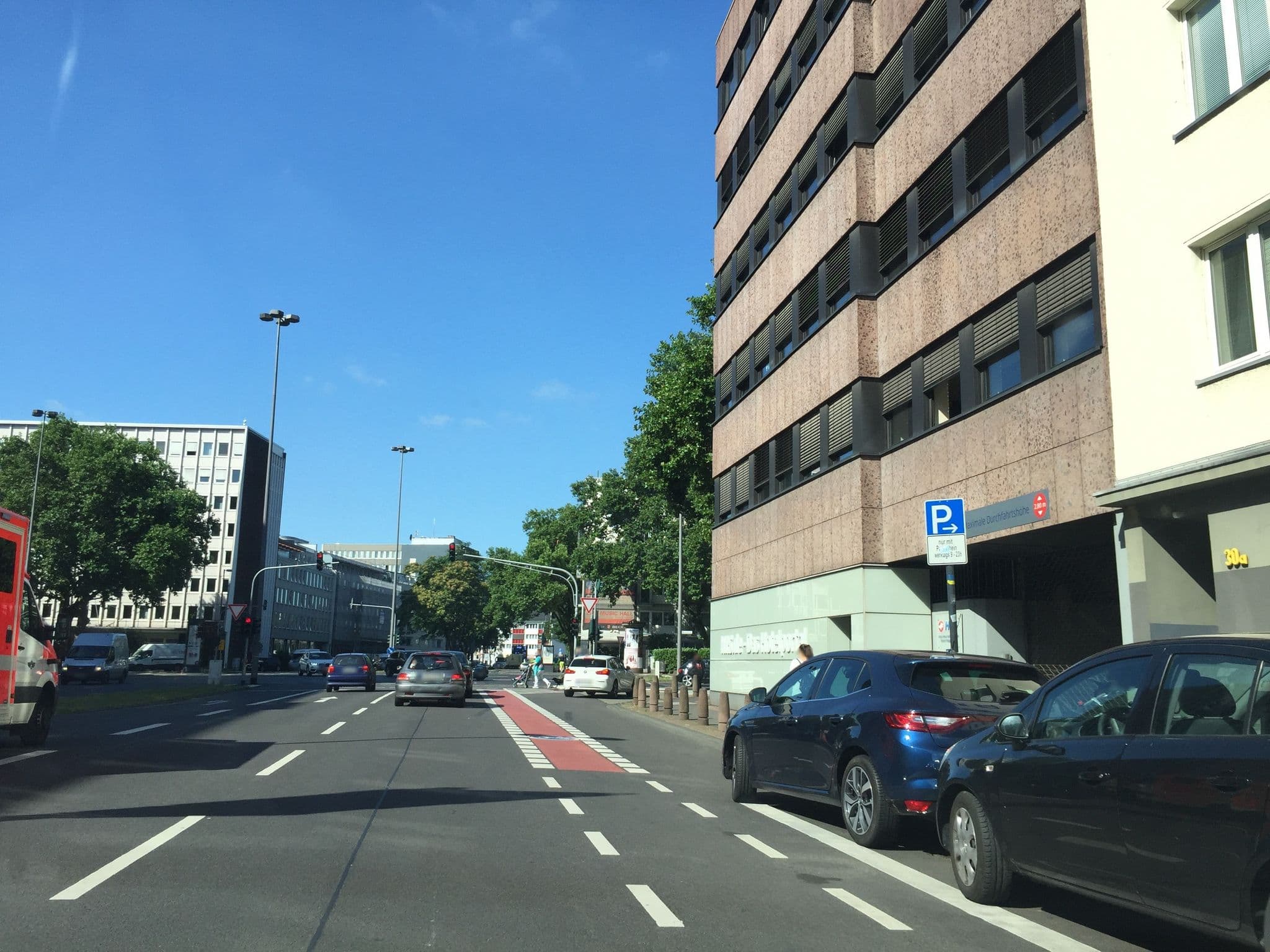 Street view near Aparthotel Adagio Köln City, Altstadt Sud — © avataryt (CC BY-SA · Mapillary)