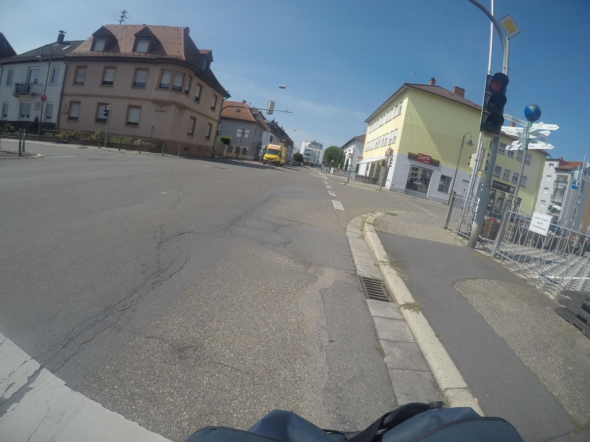 Street view near Central Hotel, Schwetzingen — © mfa (CC BY-SA · Mapillary)