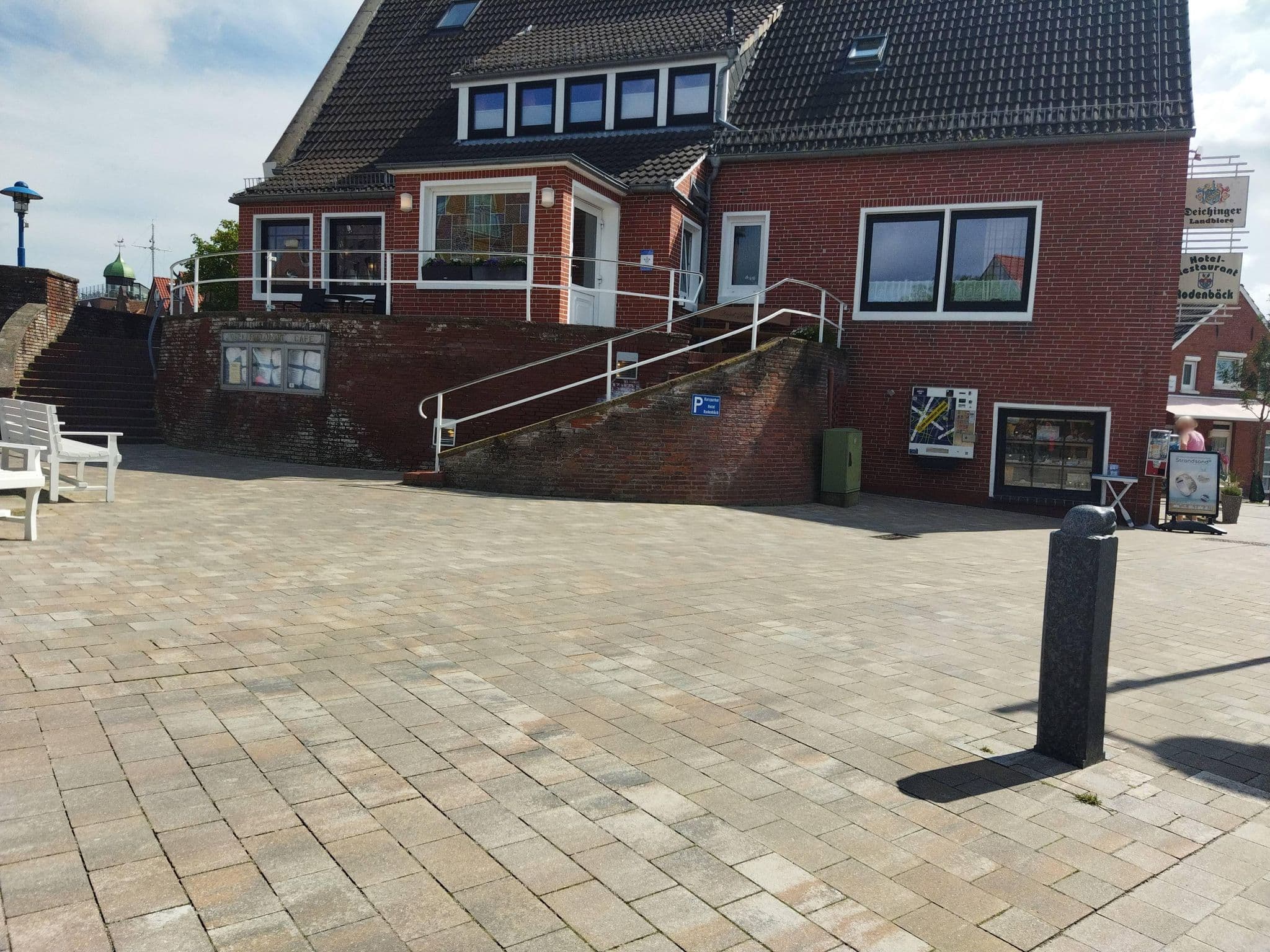 Street view near Hotel Rodenbäck, Neuharlingersiel