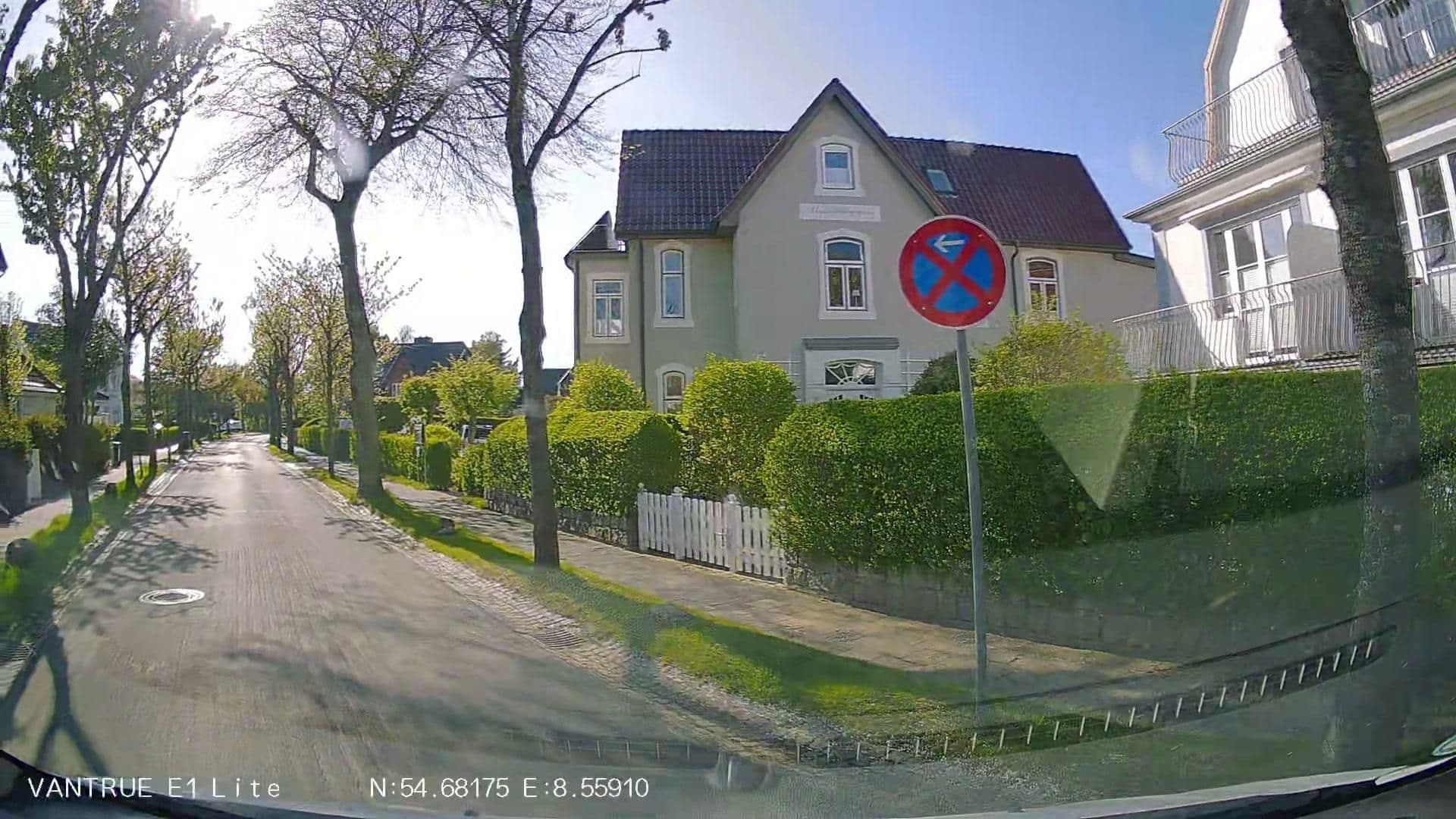 Street view near Haus Blanke Hans, Wyk auf Föhr — © Hightower- (CC BY-SA · Mapillary)