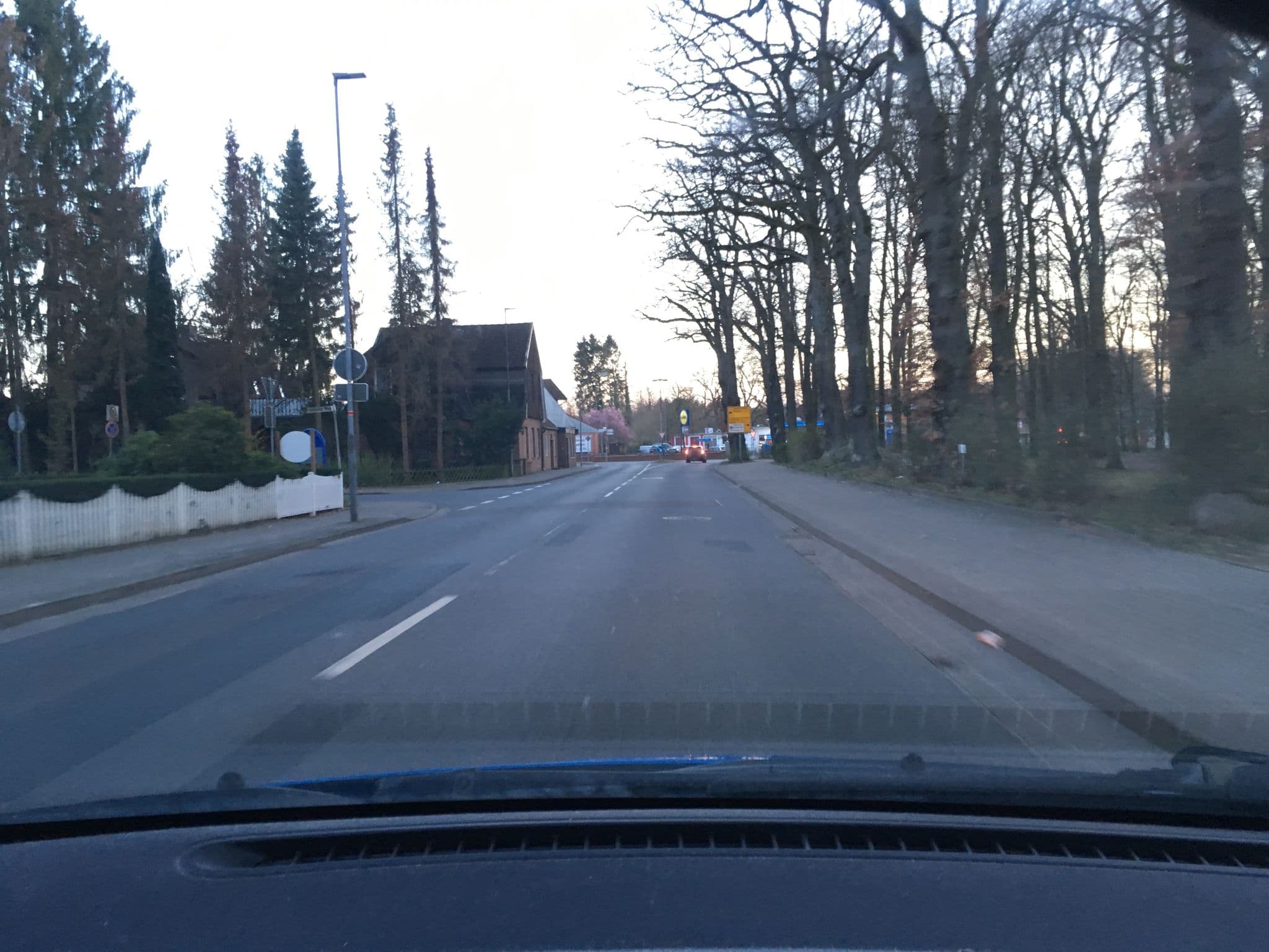Street view near Lindhofer, Bad Bevensen — © hotteliene (CC BY-SA · Mapillary)