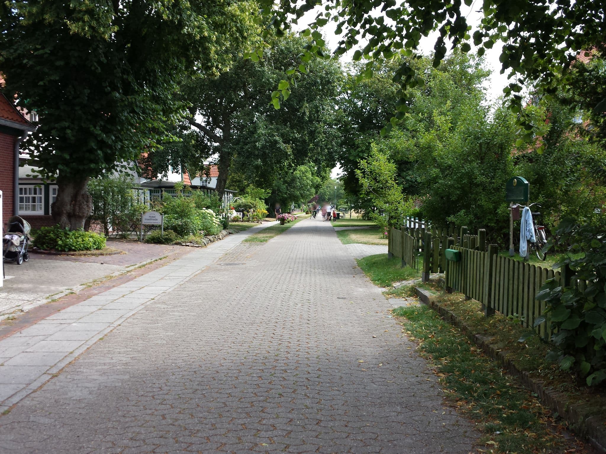 Street view near Daheim, Neuharlingersiel