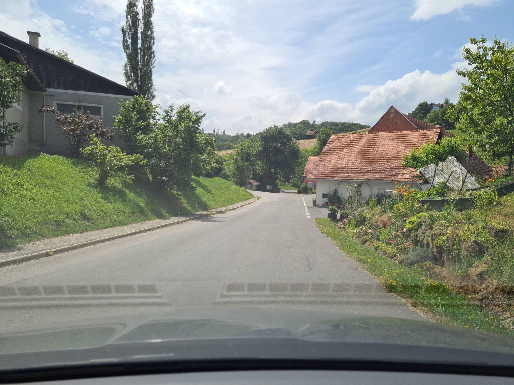 Street view near Weingut UHL, Gamlitz — © schermy_at (CC BY-SA · Mapillary)