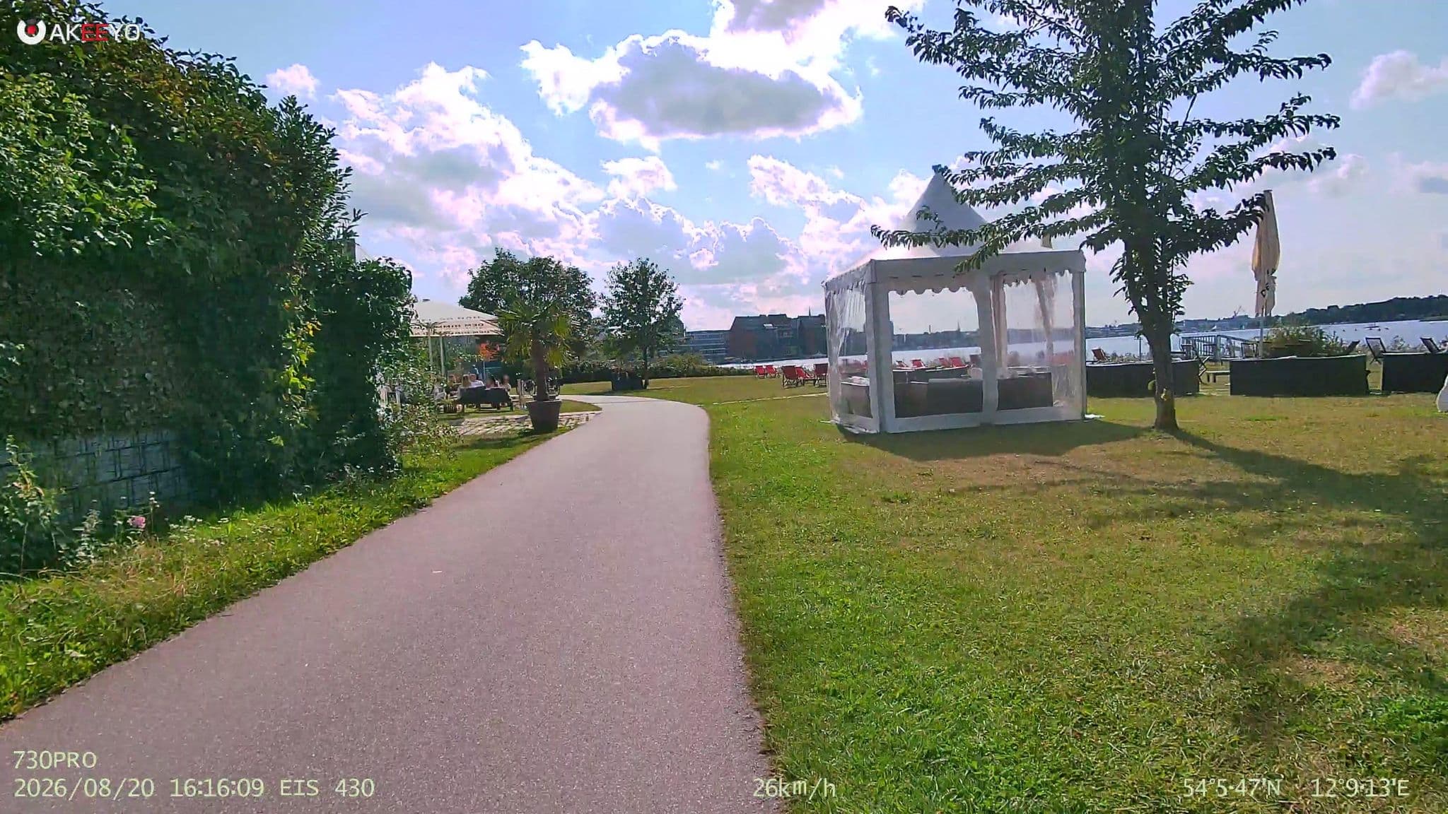 Street view near Hotel Warnow, Dierkow-West — © LordOslo (CC BY-SA · Mapillary)