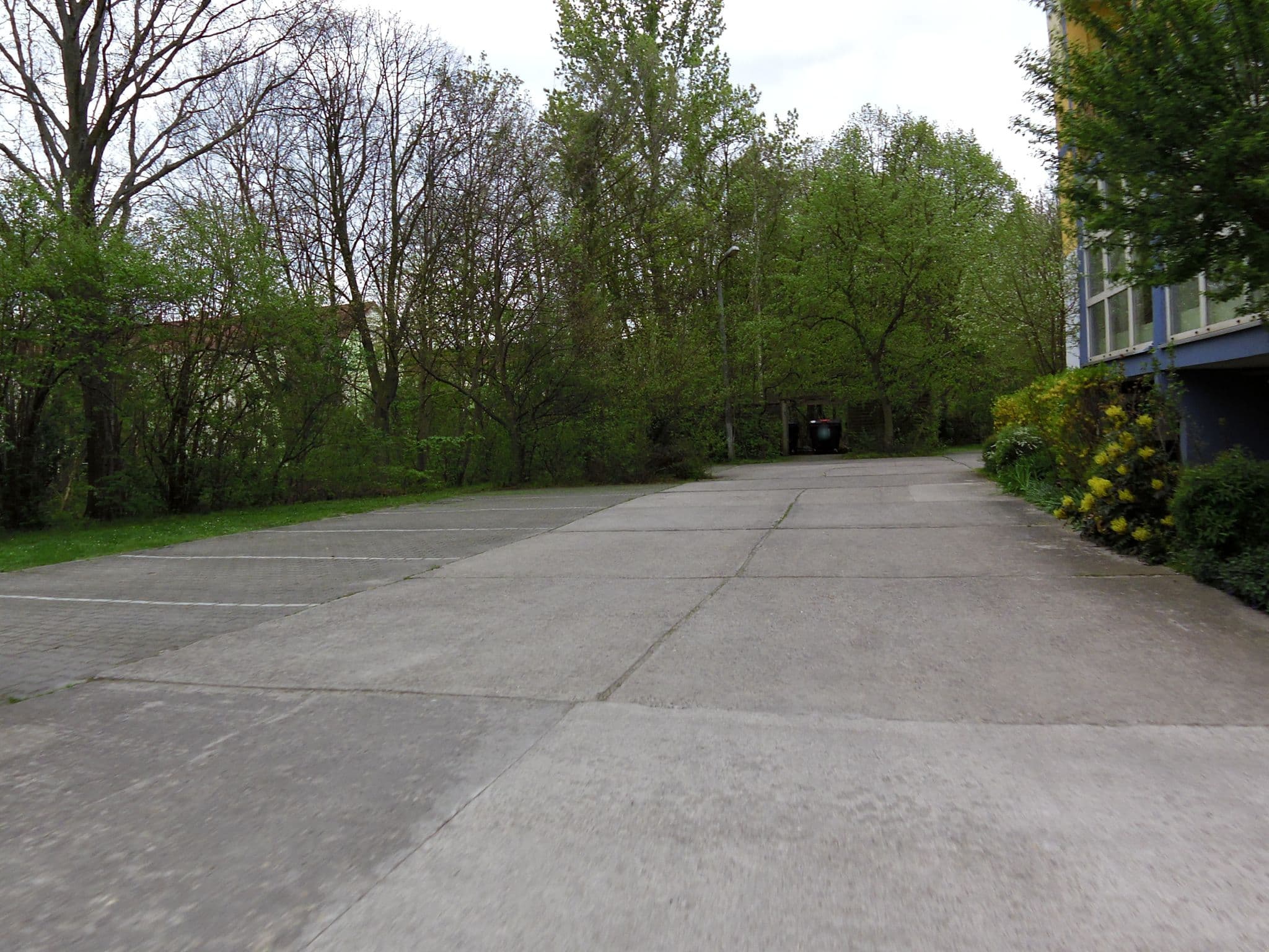 Street view near Best Western Hotel Windorf, Großzschocher — © zoegglmeyr (CC BY-SA · Mapillary)