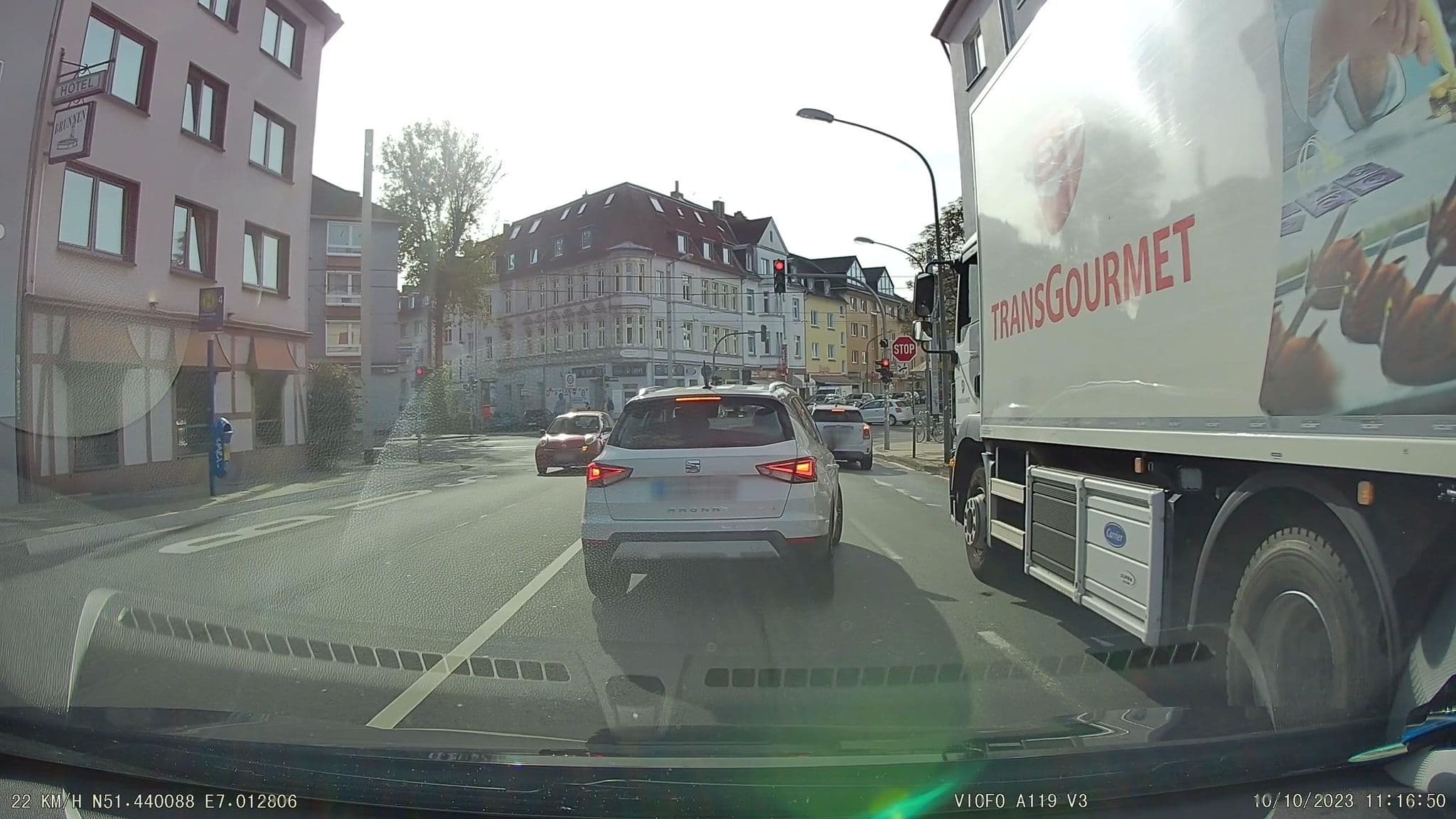 Street view near Brunnen Hotel, Essen — © jakre73 (CC BY-SA · Mapillary)