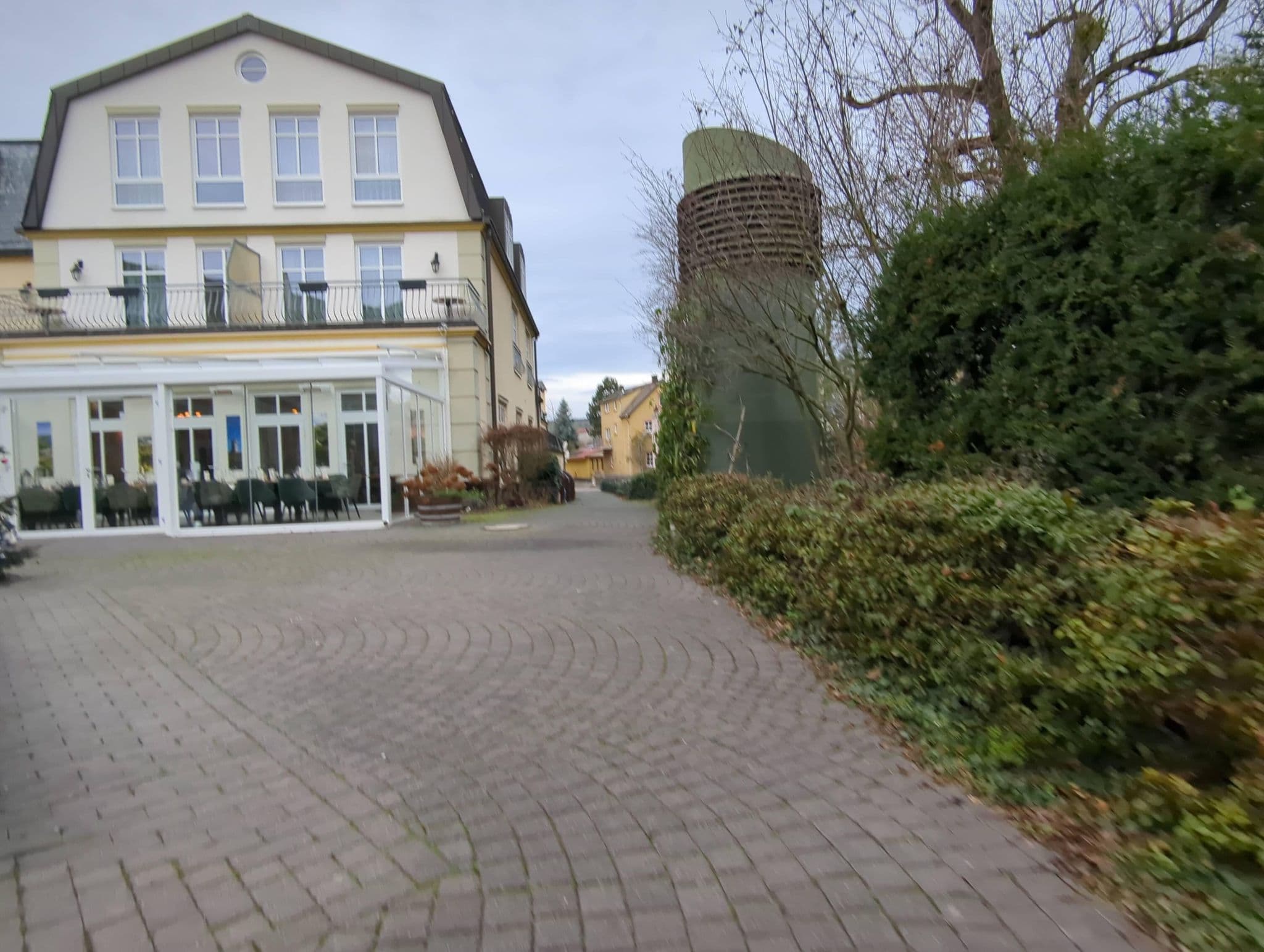 Street view near Best Western Wein- und Parkhotel, Nierstein — © miguel_andrade (CC BY-SA · Mapillary)