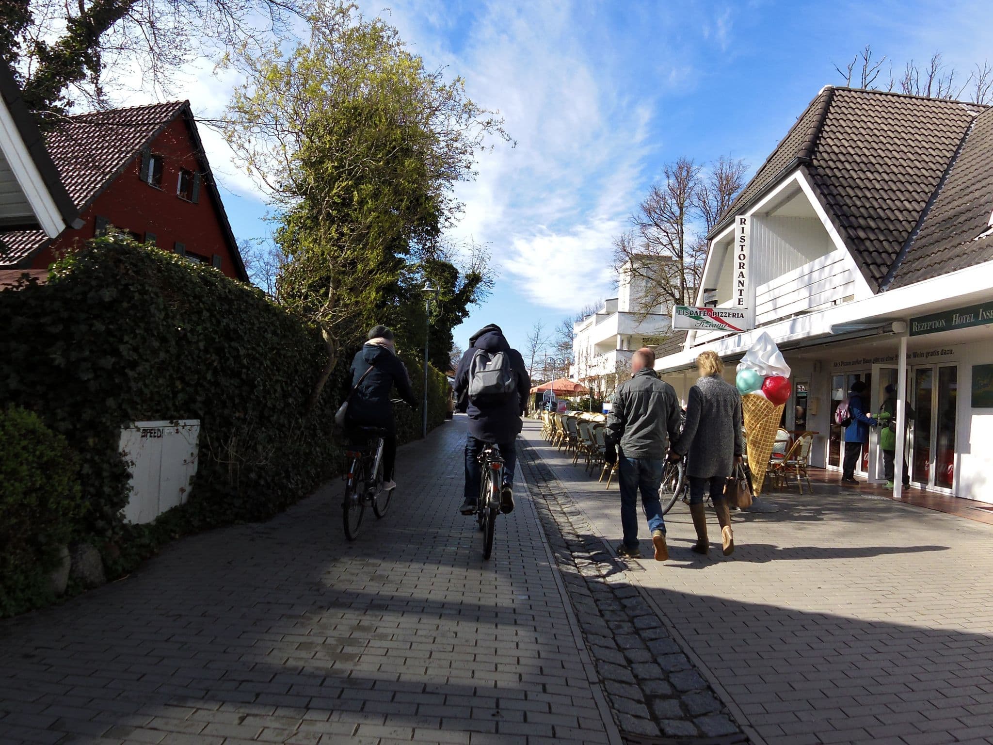 Street view near Hotel Inselparadies, Zingst — © zoegglmeyr (CC BY-SA · Mapillary)