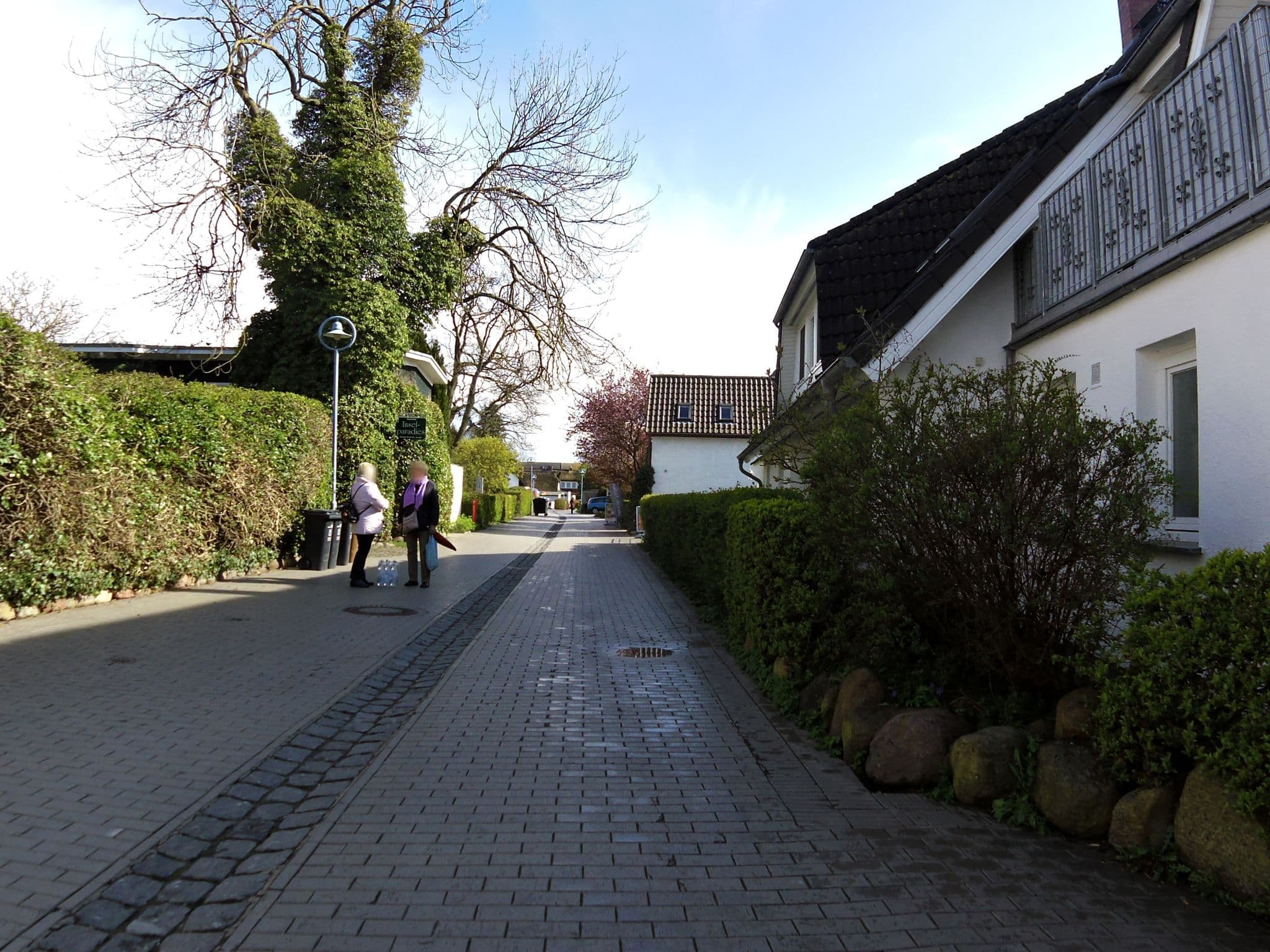 Street view near Pension Inselparadies, Zingst — © zoegglmeyr (CC BY-SA · Mapillary)