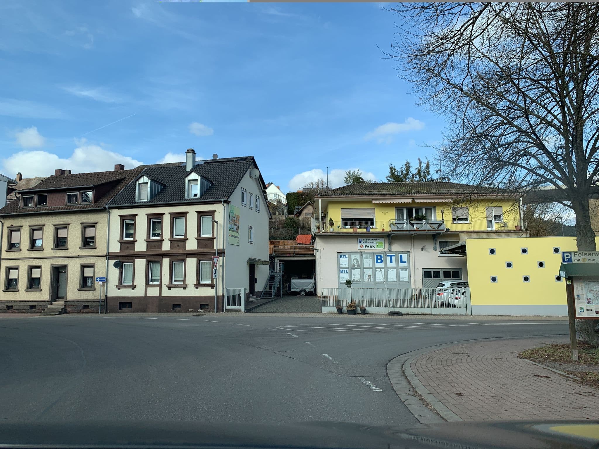 Street view near Bold's Hotel Restaurant Zum Grünen Kranz, Rodalben — © cyberacid (CC BY-SA · Mapillary)
