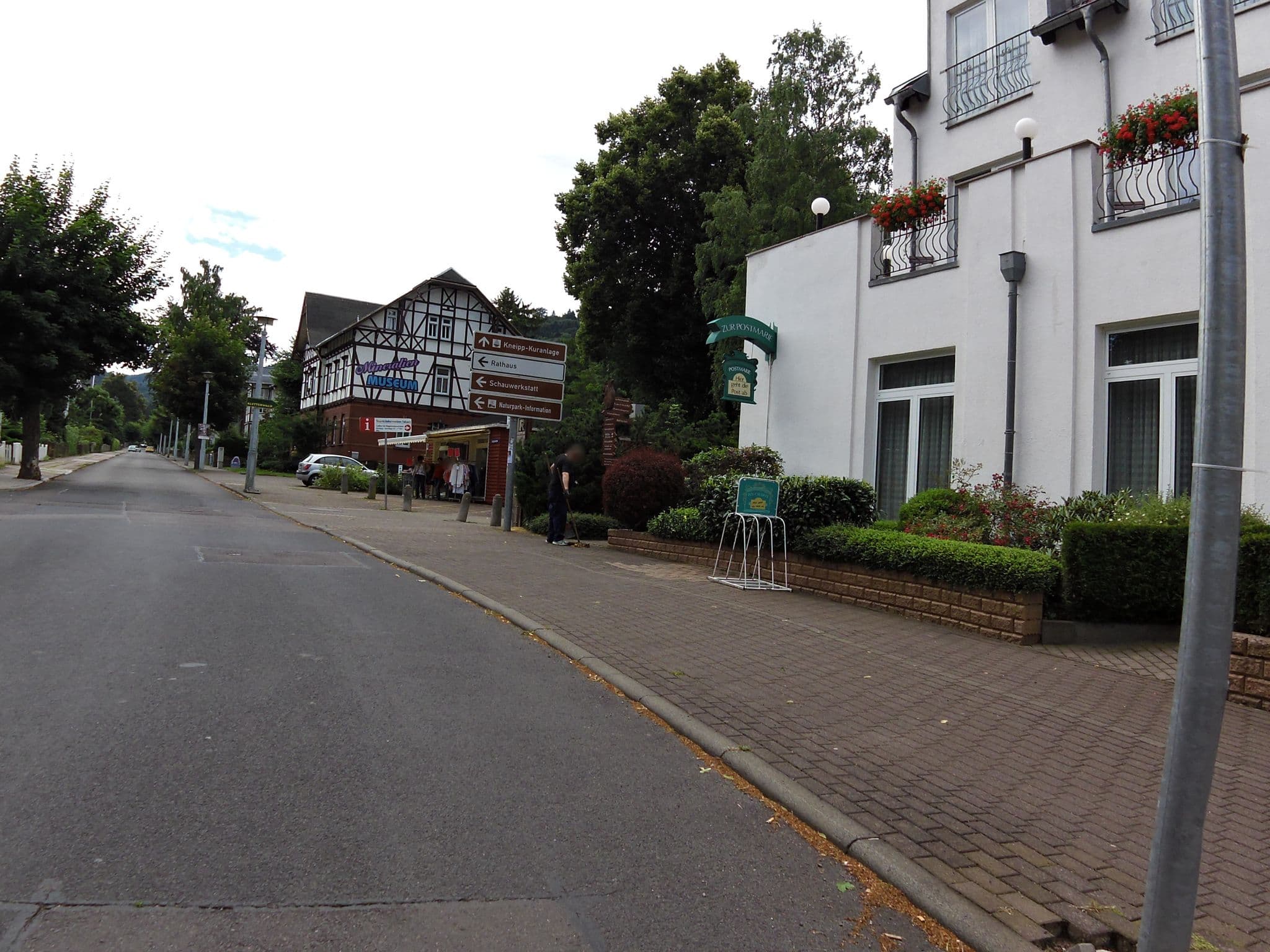 Street view near Hotel "Zur Post", Tabarz — © zoegglmeyr (CC BY-SA · Mapillary)
