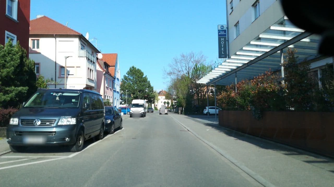 Street view near Hotel Lamm, Singen — © mr4703 (CC BY-SA · Mapillary)