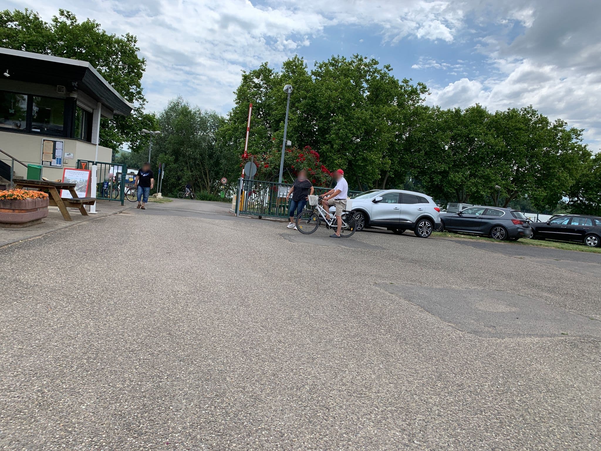 Street view near Campingplatz Geisenheim, Geisenheim — © titr (CC BY-SA · Mapillary)