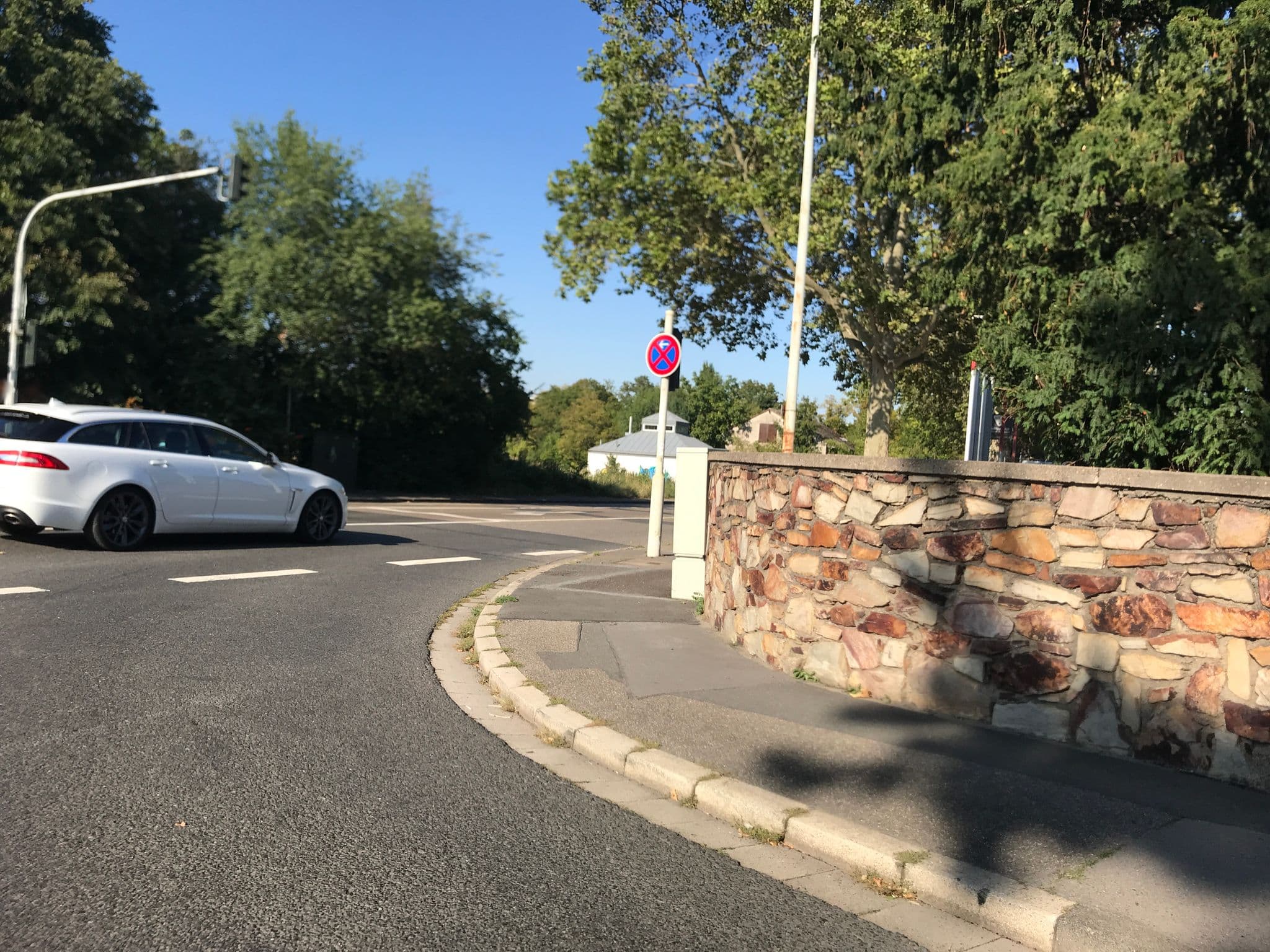 Street view near easyboardinghouse, Mainz — © miguel_andrade (CC BY-SA · Mapillary)