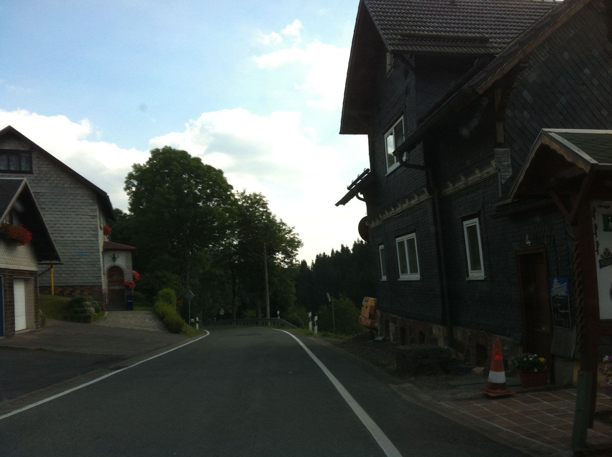Street view near Elkes Jägerstube, Steinheid — © georginakirrin (CC BY-SA · Mapillary)